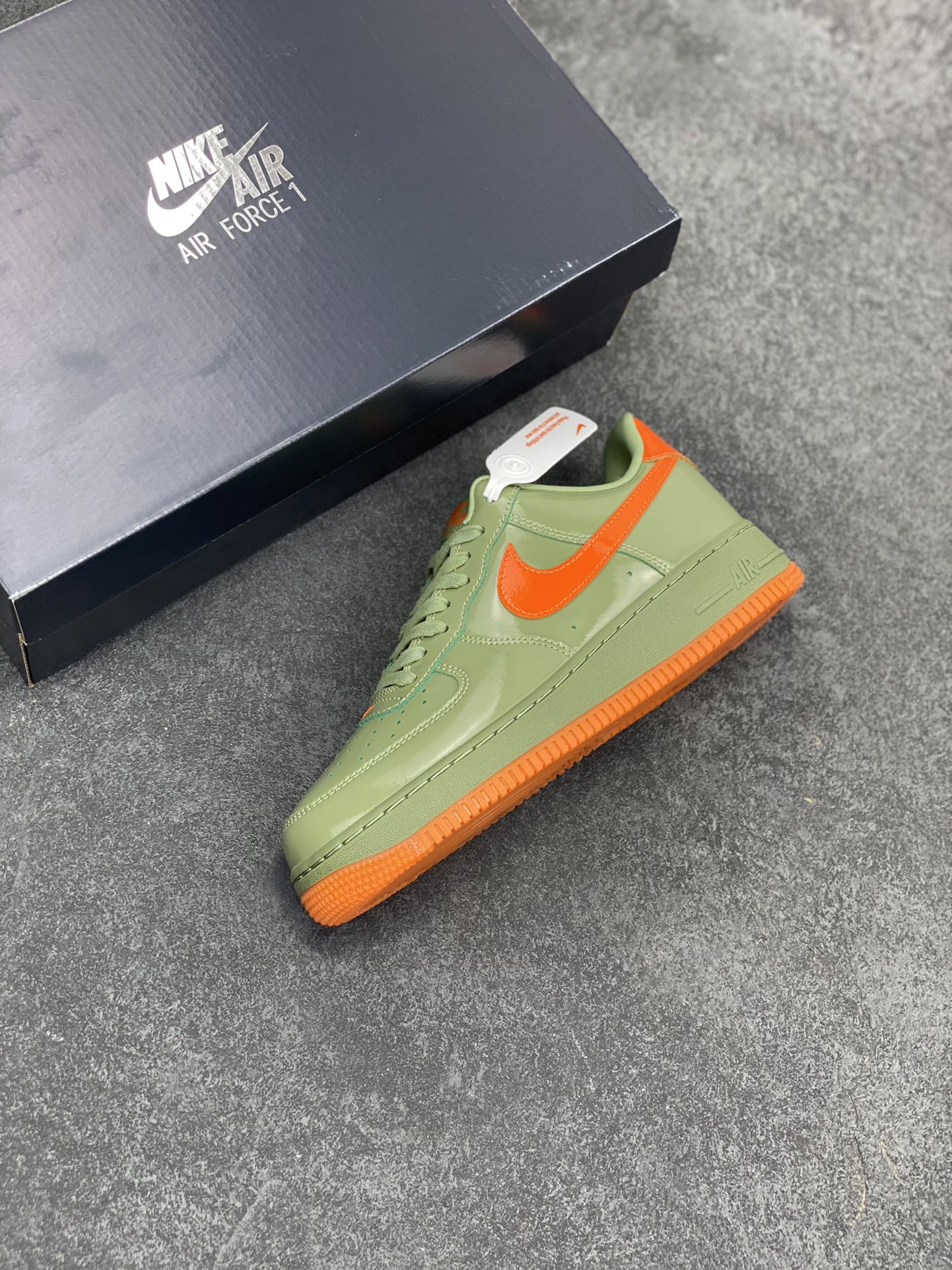 图片[7]-Nike Air Force 1 Low \’07 漆皮红绿 原楦头原纸板 打造纯正空军版型 #专注外贸渠道 全掌内置蜂窝气垫 #原盒配件 原厂中底钢印、拉帮完美 货号：HJ9118-386 尺码：36 36.5 37.5 38 38.5 39 40 40.5 41 42 42.5 43 44 44.5 45-选品中心