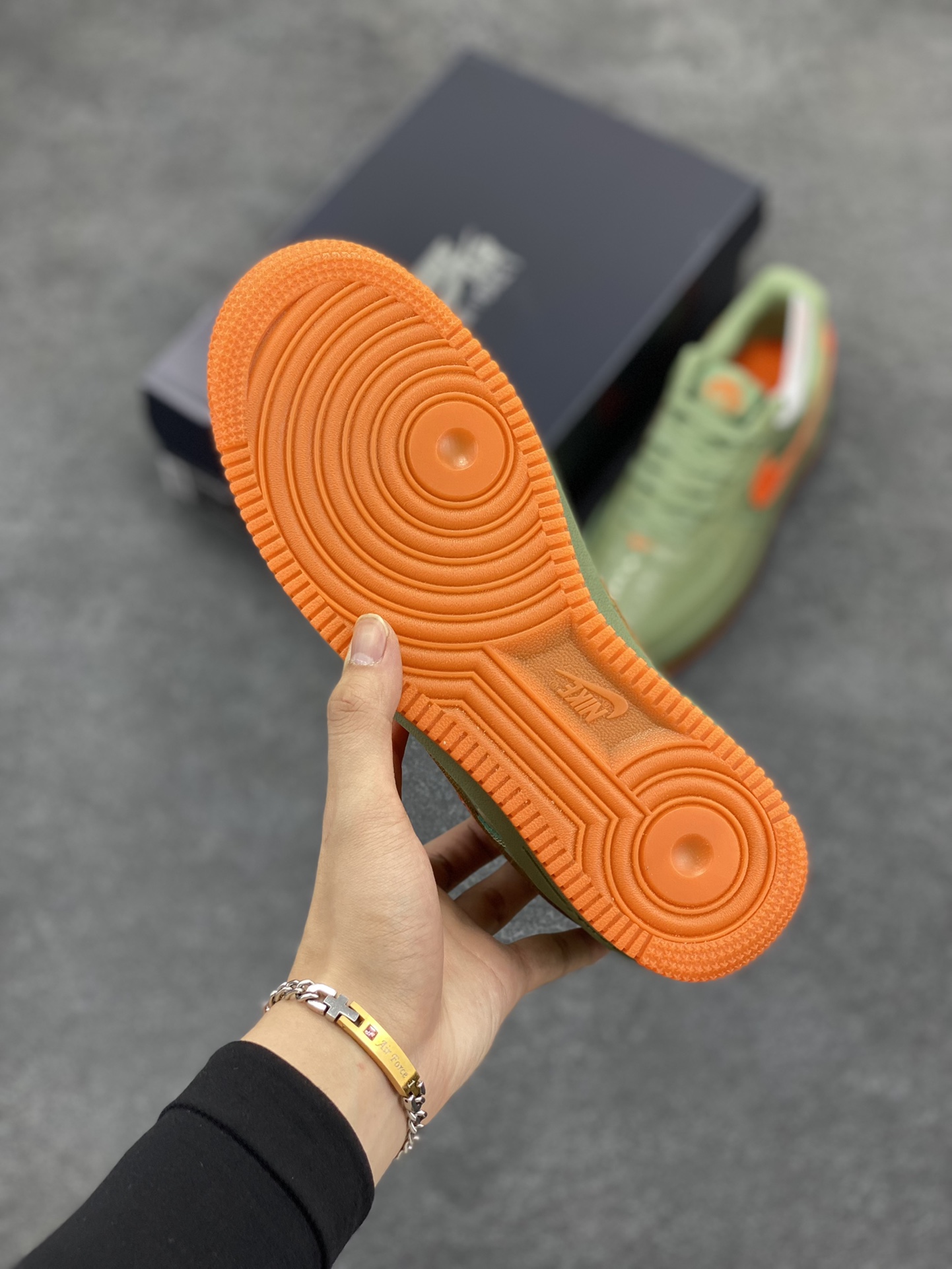 图片[5]-Nike Air Force 1 Low \’07 漆皮红绿 原楦头原纸板 打造纯正空军版型 #专注外贸渠道 全掌内置蜂窝气垫 #原盒配件 原厂中底钢印、拉帮完美 货号：HJ9118-386 尺码：36 36.5 37.5 38 38.5 39 40 40.5 41 42 42.5 43 44 44.5 45-选品中心