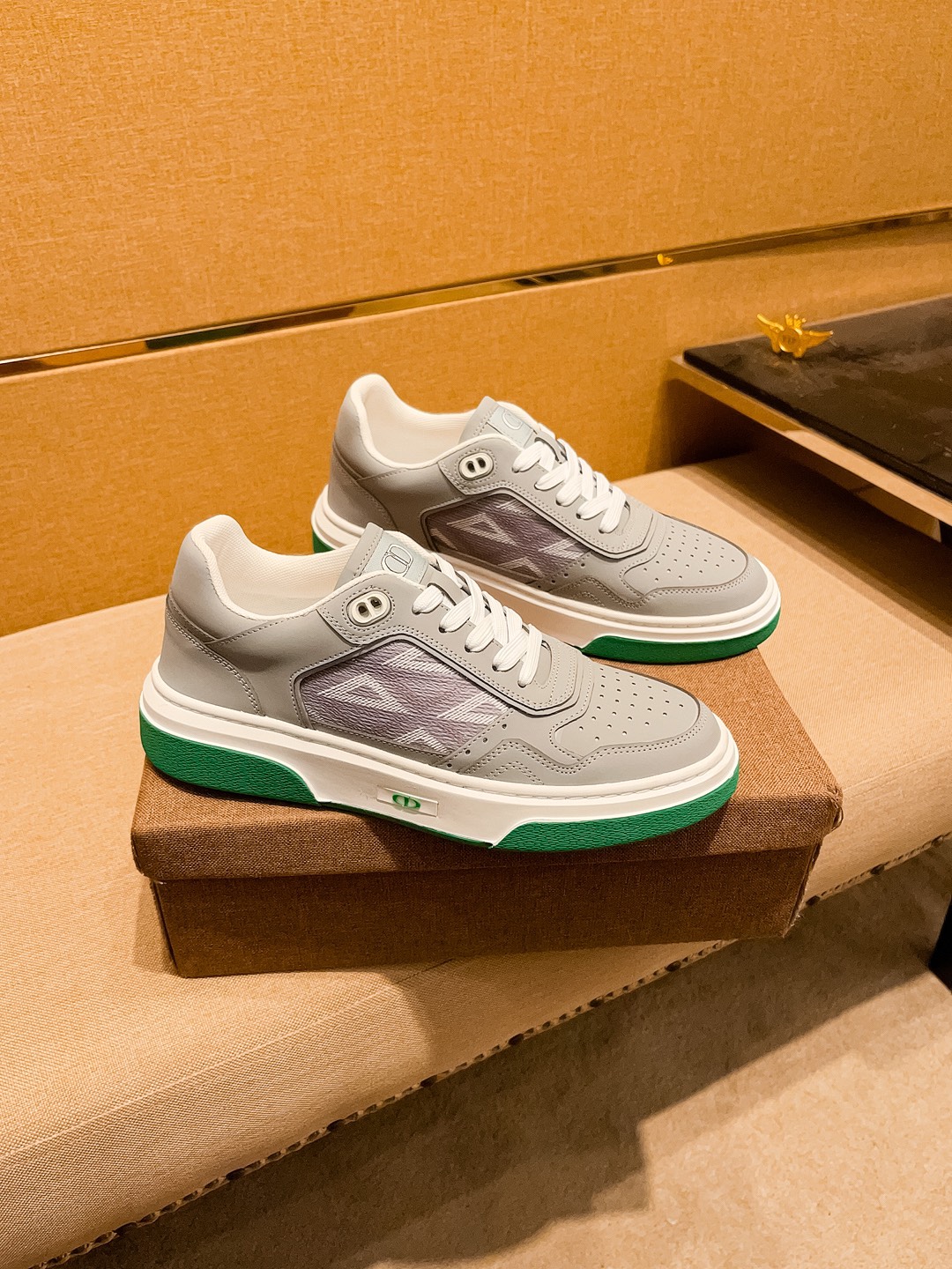 NO:353960,[Dio] High-end Men's Shoes Brand Official Website 11's latest masterpiece upper is made of imported Italian cowhide with comfortable and breathable inner original non-slip and wear-resistant outsole, making walking more convenient and comfortable!  Exclusive new style, amazing work, beautiful 11 ​​replica [color] compared to the official quality!  Create a fashionable personality to set off your uniqueness!  Must-have for trendy men! Classic size: 38-44 Color Multi-color available.,,dior,cowhide19860909【 迪奥】 男鞋高端品牌 官网11最新力作鞋面采用意大利进口头层牛皮搭配舒适透气内里原版防滑耐磨大底制作,让行走更加便捷舒适！独家新款,惊世之作,与官方的质量相比美的11复刻[色]！打造时尚个性衬托你的与众不同！潮男必备!经典尺码:38-44 颜色 多色可选.,,dior,cowhide,Men's shoes