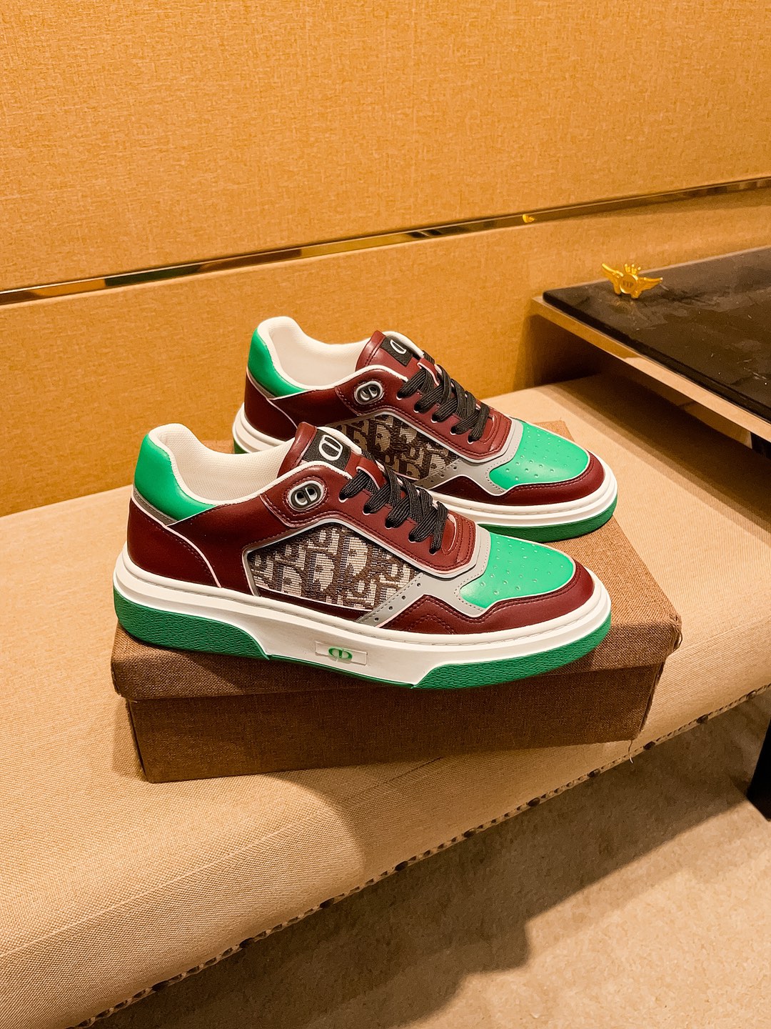 NO:353922,[Dio] High-end Men's Shoes Brand Official Website 11's latest masterpiece upper is made of imported Italian cowhide with comfortable and breathable inner original non-slip and wear-resistant outsole, making walking more convenient and comfortable!  Exclusive new style, amazing work, beautiful 11 ​​replica [color] compared to the official quality!  Create a fashionable personality to set off your uniqueness!  Must-have for trendy men! Classic size: 38-44 Color Multi-color available.,,dior,cowhide19860909【 迪奥】 男鞋高端品牌 官网11最新力作鞋面采用意大利进口头层牛皮搭配舒适透气内里原版防滑耐磨大底制作,让行走更加便捷舒适！独家新款,惊世之作,与官方的质量相比美的11复刻[色]！打造时尚个性衬托你的与众不同！潮男必备!经典尺码:38-44 颜色 多色可选.,,dior,cowhide,Men's shoes