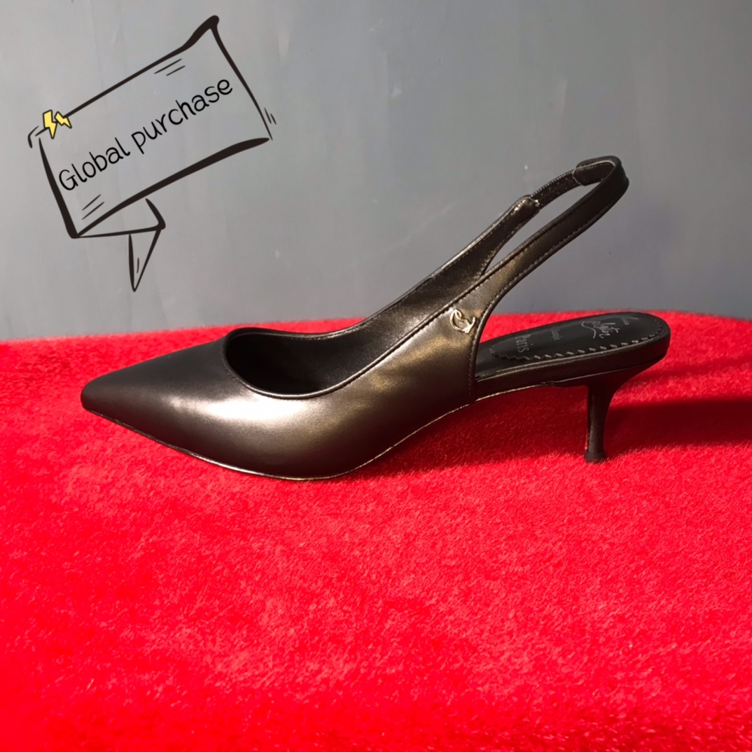 NO:100378,High-end custom classic series!  H5.5Cm, size 35-42. Standard code. Leather big sole, European code rose] 212-011 black cowhide, black sheepskin, silver trademark buckle. Standard European code, Reference:212-011 Color:black/black Material:crocodile leather Lining:goat leather Heel height:5.5Cm Sole:leather sole Size:EU 35-42 (US 4-11):,,christian louboutin,cowhide,sheepskin,Leather soles19860909高端订制 精典款系列！ H5.5Cm,尺码35-42码.标准码.真皮大底,欧码 玫瑰]212-011黑色牛皮,黑色羊皮里,银商标扣.标准欧码, Reference:212-011 Color:black/black Material:crocodile leather Lining:goat leather Heel heigh:5.5Cm Sole:leather sole Size:EU 35－42（US 4一11) :,,christian louboutin,cowhide,sheepskin,Leather soles,Women's Shoes