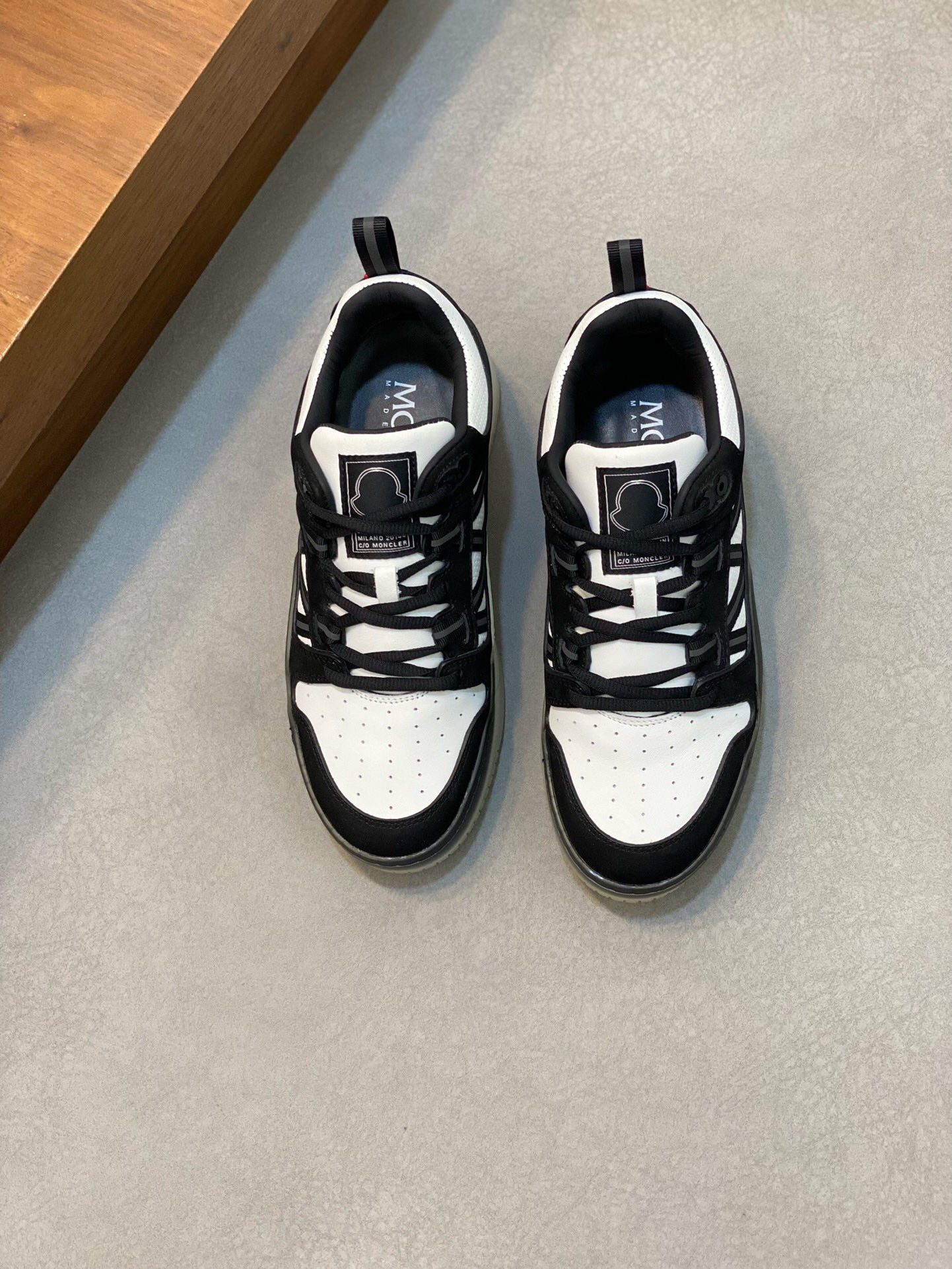 NO:217820,Brand MONCLER original color matching Number of codes 39-44 standard price Material mask New products Casual sports shoes Top purchasing agent upper Italian imported cowhide, splicing technology, perfect reproduction, comfortable and breathable cowhide inner, cowhide footbed Original mold opening sole, masking casual shoes, christian louboutin, Moncler, sneakers, cowhide19860909品牌MONCLER 颜色原版配色 码数39-44标准码 价格 材质蒙口 新品 休闲 运动鞋 顶级代购 鞋面意大利原版进口牛皮,拼接工艺,完美复刻,舒适透气牛皮内里,牛皮垫脚 原版开模大底,蒙口 休闲鞋,christian louboutin,Moncler,sneakers,cowhide,Men's shoes