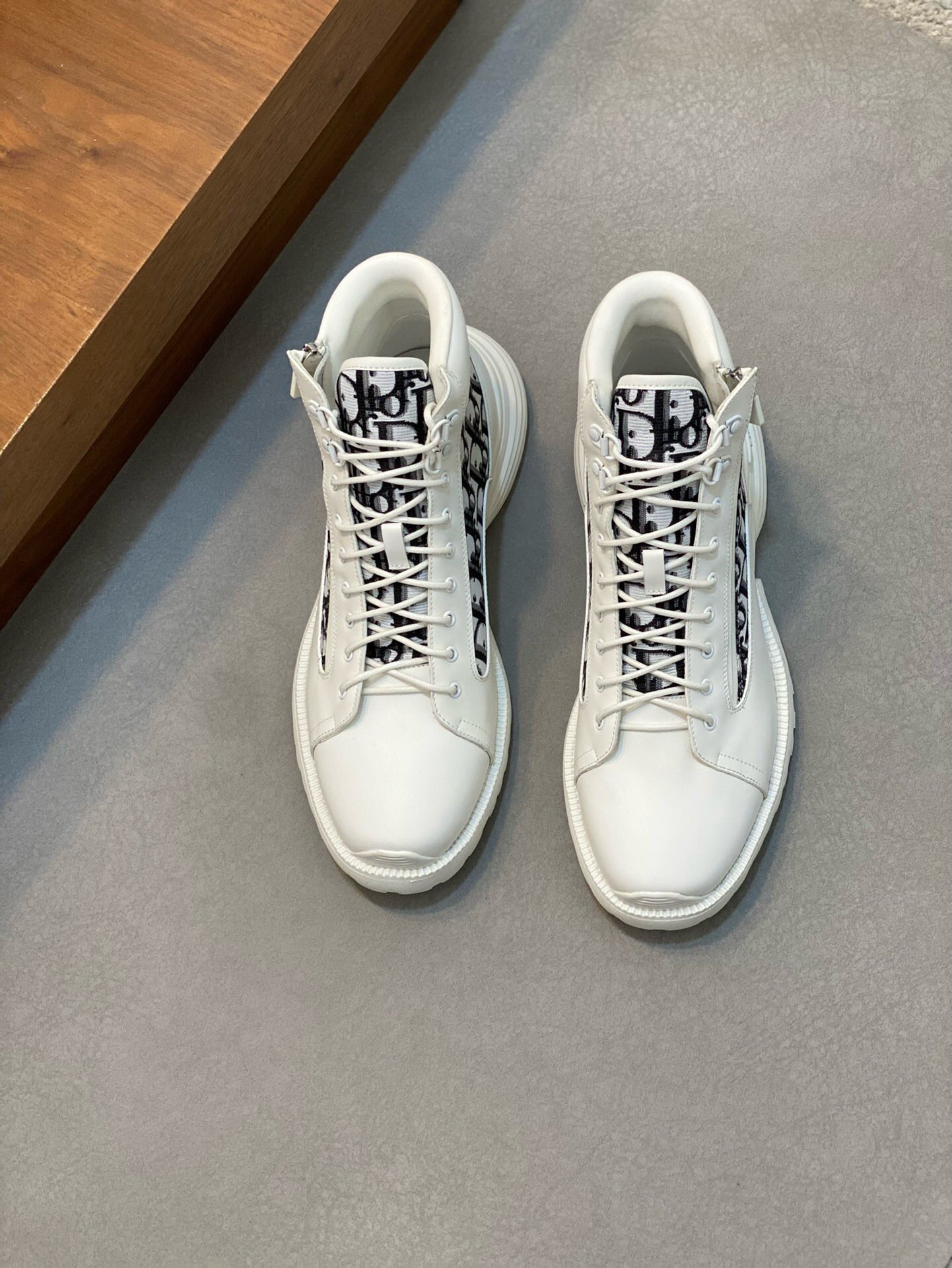 NO:219580,Brand Dior color original color matching, code number 39-44 customized 38.45 Price Material Dior men's boots, the same style of the counter is preferred cowhide head layer cowhide inner cowhide foot pad style atmospheric, super elegant and perfect streamlined high-quality workmanship 1:1 accurate reproduction, pure handmade to create a comfortable wearing experience Original rubber outsole, Dior casual shoes, dior, dior, boots, cowhide19860909品牌Dior 颜色原版配色 码数39-44订做38.45 价格 材质迪奥男靴 专柜同款优选牛皮头层牛皮内里牛皮垫脚版型大气上脚超有气质完美的流线高品质做工1:1精准复刻 纯手工打造舒适的穿着体验原版橡胶大底,Dior休闲鞋,dior,dior,boots,cowhide,Men's shoes