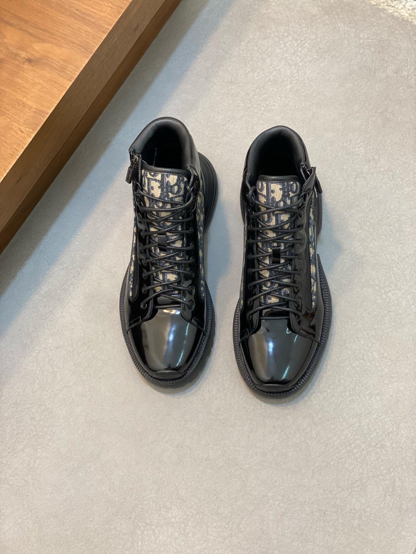 NO:217806,Brand Dior color original color matching, code number 39-44 customized 38.45 Price Material Dior men's boots, the same style of the counter is preferred cowhide head layer cowhide inner cowhide foot pad style atmospheric, super elegant and perfect streamlined high-quality workmanship 1:1 accurate reproduction, pure handmade to create a comfortable wearing experience Original rubber outsole, Dior casual shoes, dior, dior, boots, cowhide19860909品牌Dior 颜色原版配色 码数39-44订做38.45 价格 材质迪奥男靴 专柜同款优选牛皮头层牛皮内里牛皮垫脚版型大气上脚超有气质完美的流线高品质做工1:1精准复刻 纯手工打造舒适的穿着体验原版橡胶大底,Dior休闲鞋,dior,dior,boots,cowhide,Men's shoes