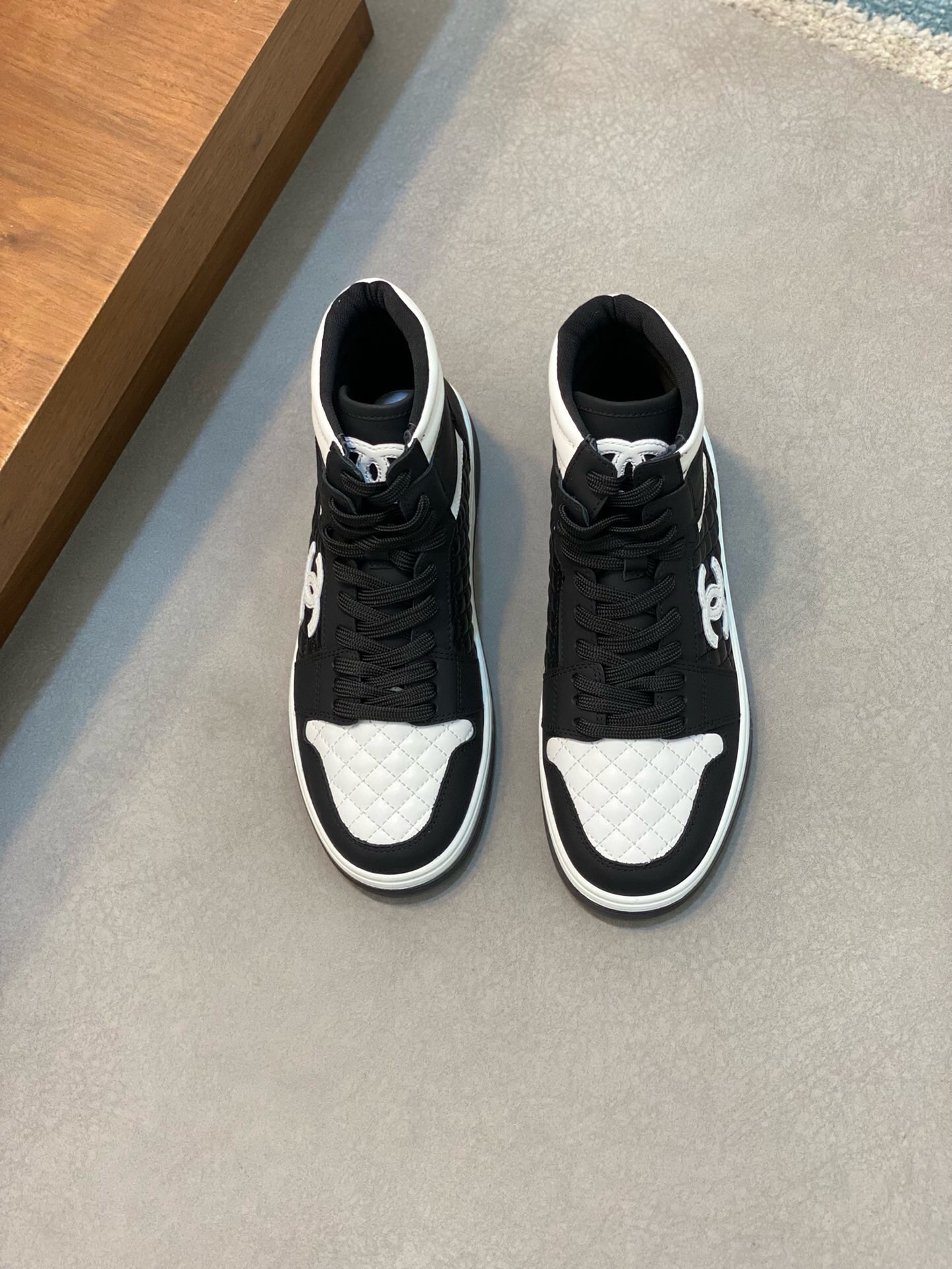 NO:217812,Brand CHANEL original color matching Size 39-44 Custom made 38.45 Price Material Chanel New Chanel super popular sports shoes Fall and winter thick wool wool paired with autumn and winter coats, the sweater is also super good-looking. The mix of fabric tweed and linen   high mercerized beef velvet Multiple color combinations   reflective edges Design sense Breathable and comfortable inner Fashionable essence must be included, Chanel Sports shoes, Chanel, Chanel, Sneakers, Sweaters19860909品牌CHANEL 颜色原版配色 码数39-44定做38.45 价格 材质Chanel 新款 香奈儿超爆款运动鞋 秋冬粗花毛呢款 搭配秋冬大衣,毛衣也超级好看 面料呢子和亚麻的混合 高丝光牛绒 多种拼色 反光边料的设计感 透气舒适内里 时髦精必入,香奈儿 运动鞋,chanel,chanel,sneakers,sweaters,Men's shoes