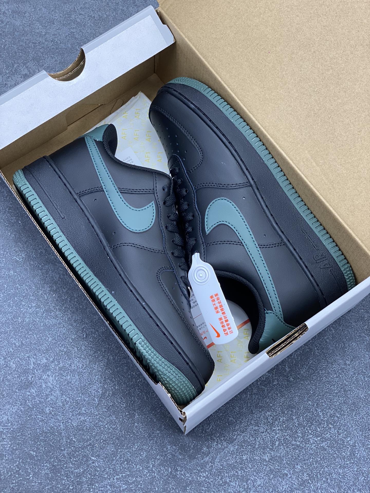 图片[9]-NK Air Force 1 空军一号 黑绿 原楦头原纸板 打造纯正空军版型#专注外贸渠道 全掌内置蜂窝气垫 #原盒配件 原厂中底钢印、拉帮完美 货号：FJ4146-001 尺码：36 36.5 37.5 38 38.5 39 40 40.5 41 42 42.5 43 44 44.5 45-选品中心