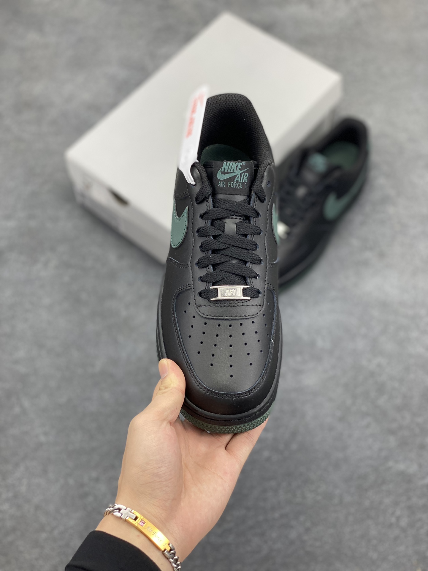 图片[2]-NK Air Force 1 空军一号 黑绿 原楦头原纸板 打造纯正空军版型#专注外贸渠道 全掌内置蜂窝气垫 #原盒配件 原厂中底钢印、拉帮完美 货号：FJ4146-001 尺码：36 36.5 37.5 38 38.5 39 40 40.5 41 42 42.5 43 44 44.5 45-选品中心