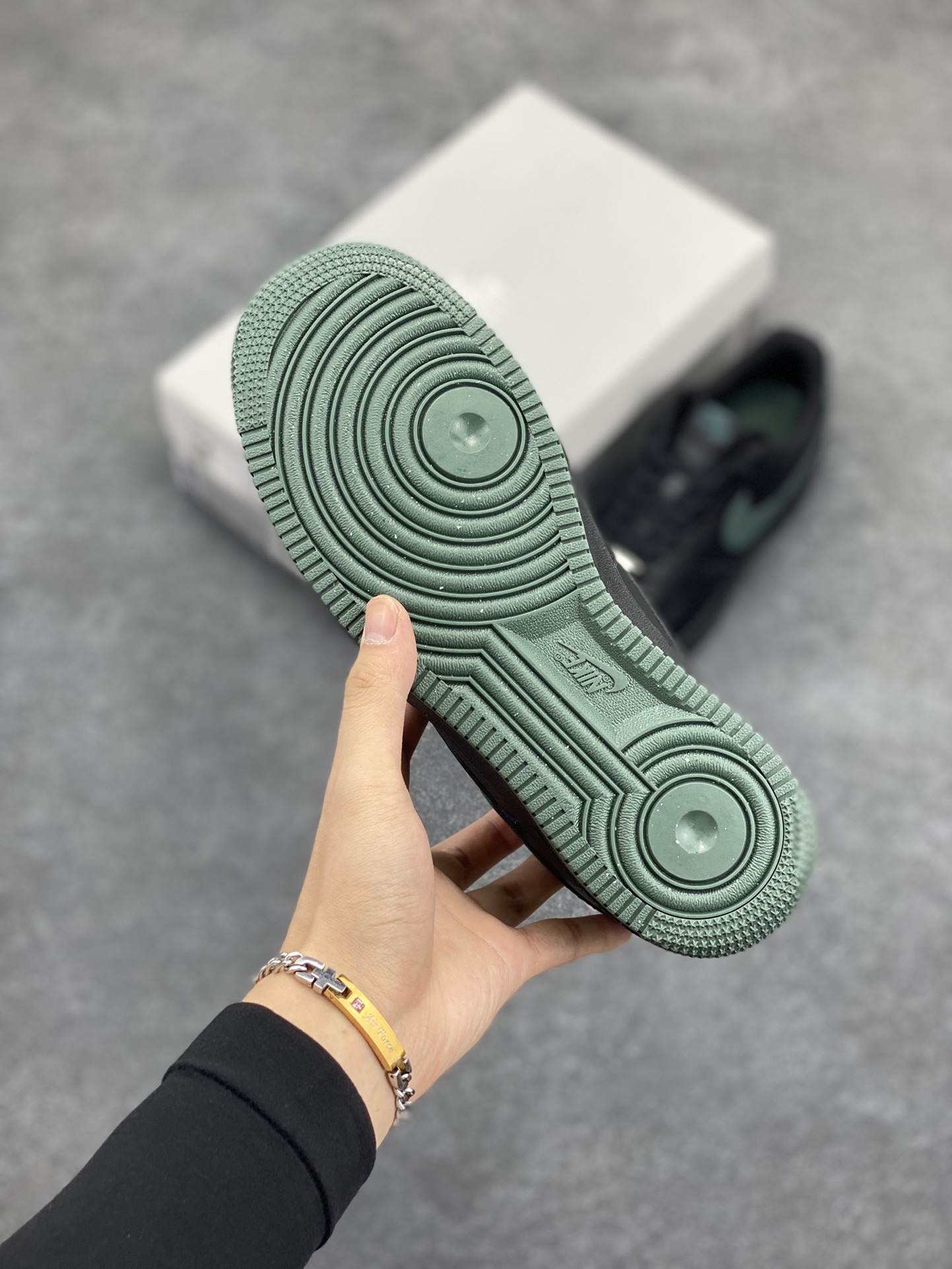 图片[5]-NK Air Force 1 空军一号 黑绿 原楦头原纸板 打造纯正空军版型#专注外贸渠道 全掌内置蜂窝气垫 #原盒配件 原厂中底钢印、拉帮完美 货号：FJ4146-001 尺码：36 36.5 37.5 38 38.5 39 40 40.5 41 42 42.5 43 44 44.5 45-选品中心