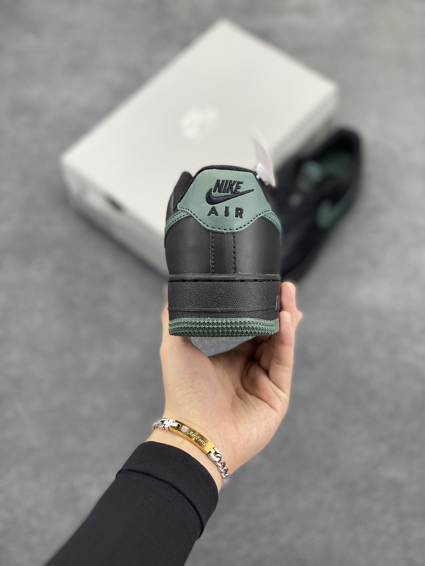 图片[4]-NK Air Force 1 空军一号 黑绿 原楦头原纸板 打造纯正空军版型#专注外贸渠道 全掌内置蜂窝气垫 #原盒配件 原厂中底钢印、拉帮完美 货号：FJ4146-001 尺码：36 36.5 37.5 38 38.5 39 40 40.5 41 42 42.5 43 44 44.5 45-选品中心