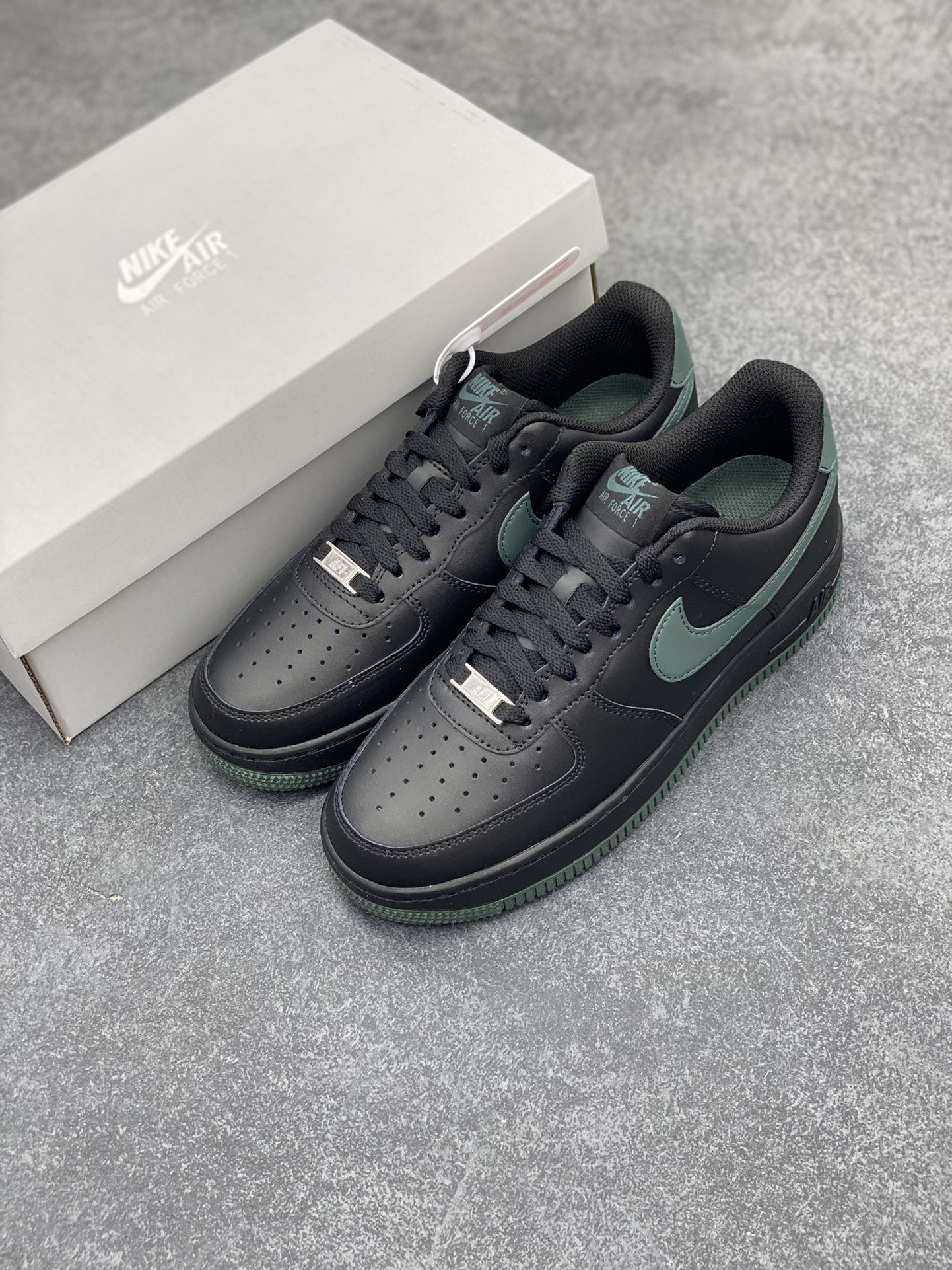 图片[8]-NK Air Force 1 空军一号 黑绿 原楦头原纸板 打造纯正空军版型#专注外贸渠道 全掌内置蜂窝气垫 #原盒配件 原厂中底钢印、拉帮完美 货号：FJ4146-001 尺码：36 36.5 37.5 38 38.5 39 40 40.5 41 42 42.5 43 44 44.5 45-选品中心