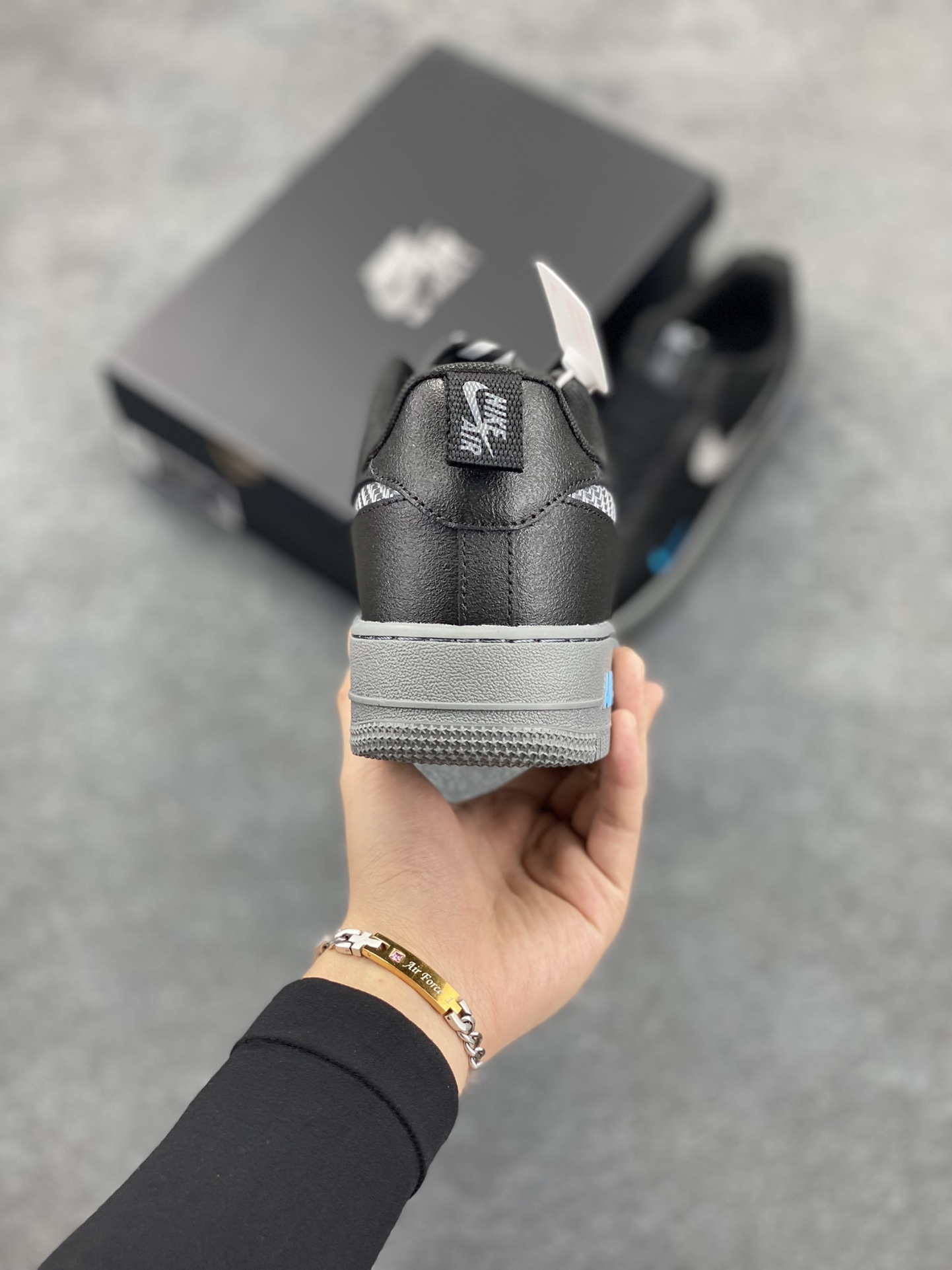 图片[4]-NK Air Force 1 空军一号 黑蓝灰 原楦头原纸板 打造纯正空军版型#专注外贸渠道 全掌内置蜂窝气垫 #原盒配件 原厂中底钢印、拉帮完美 货号：DR0155-002 尺码：39 40 40.5 41 42 42.5 43 44 44.5 45-选品中心