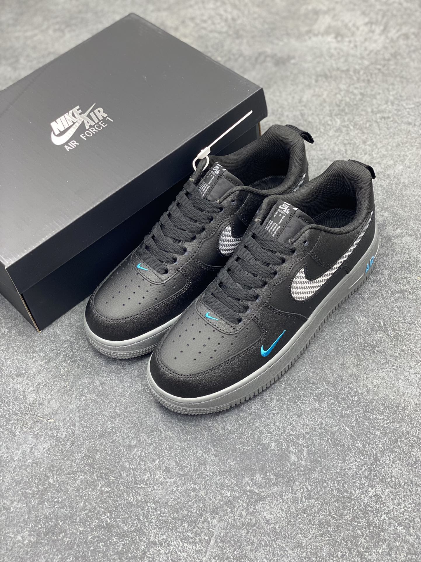 图片[8]-NK Air Force 1 空军一号 黑蓝灰 原楦头原纸板 打造纯正空军版型#专注外贸渠道 全掌内置蜂窝气垫 #原盒配件 原厂中底钢印、拉帮完美 货号：DR0155-002 尺码：39 40 40.5 41 42 42.5 43 44 44.5 45-选品中心