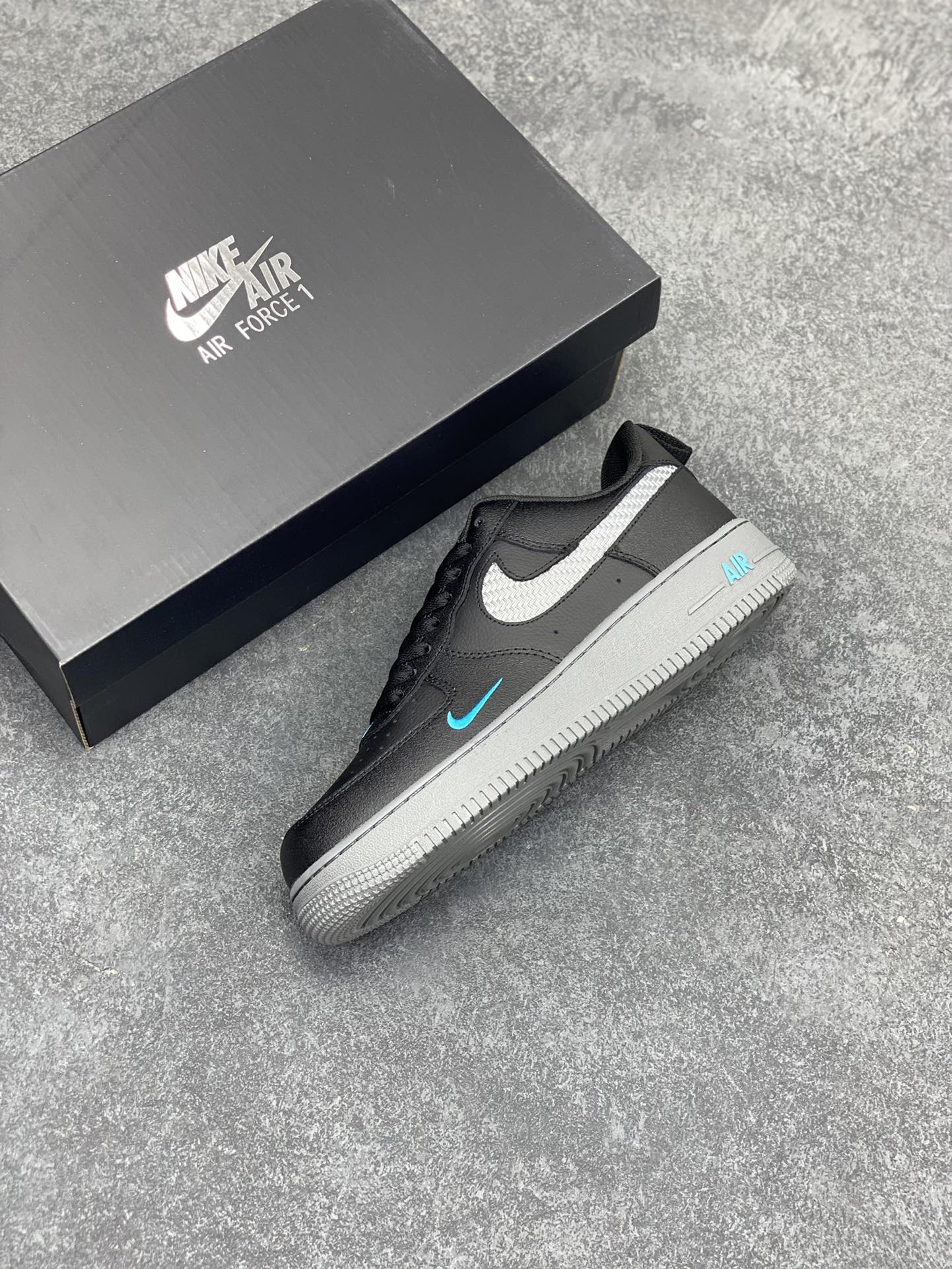 图片[7]-NK Air Force 1 空军一号 黑蓝灰 原楦头原纸板 打造纯正空军版型#专注外贸渠道 全掌内置蜂窝气垫 #原盒配件 原厂中底钢印、拉帮完美 货号：DR0155-002 尺码：39 40 40.5 41 42 42.5 43 44 44.5 45-选品中心