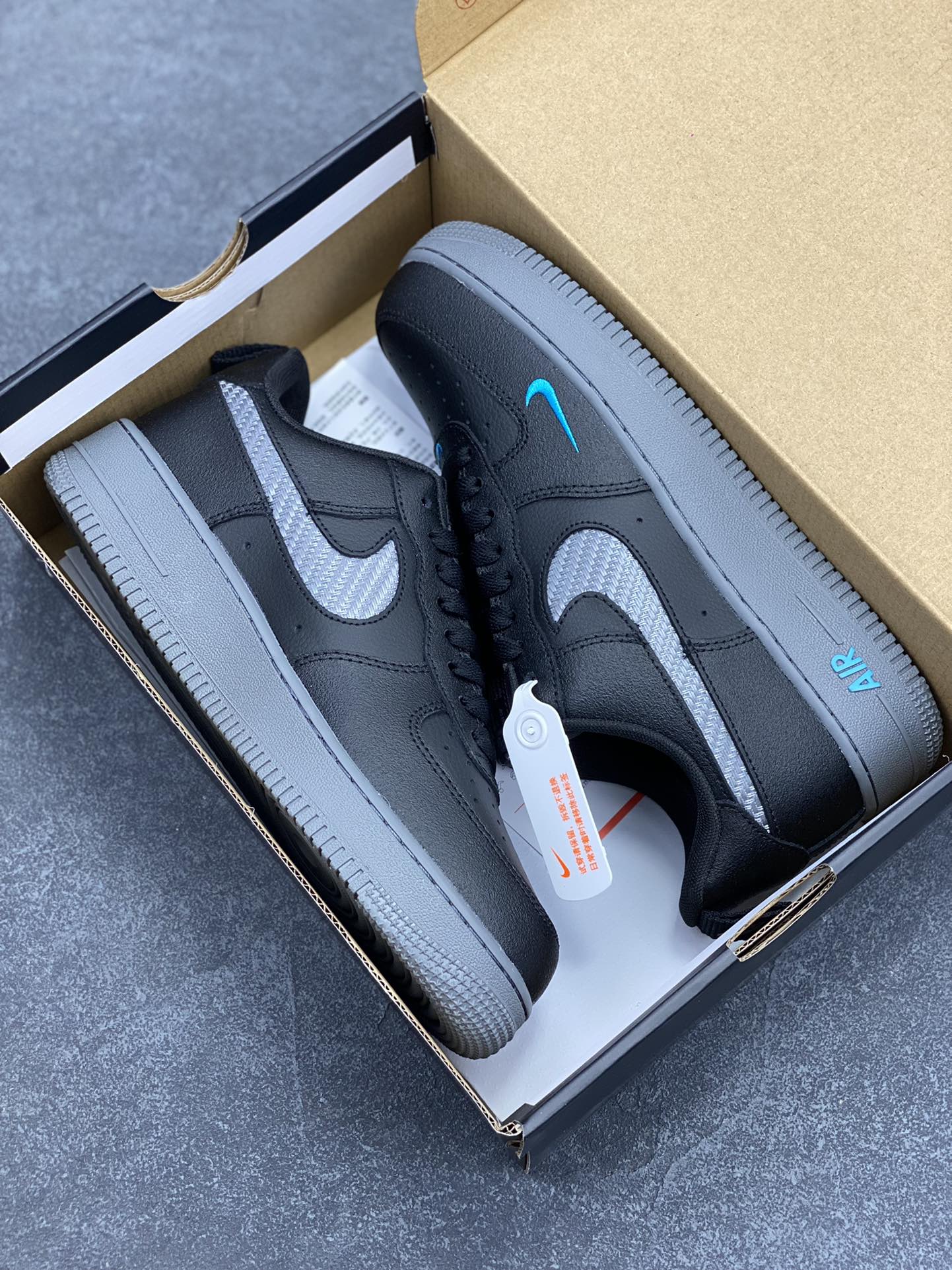 图片[9]-NK Air Force 1 空军一号 黑蓝灰 原楦头原纸板 打造纯正空军版型#专注外贸渠道 全掌内置蜂窝气垫 #原盒配件 原厂中底钢印、拉帮完美 货号：DR0155-002 尺码：39 40 40.5 41 42 42.5 43 44 44.5 45-选品中心