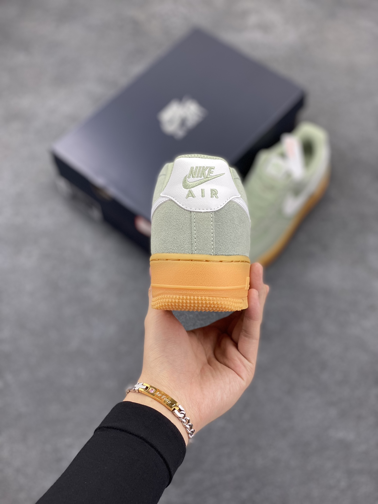 图片[4]-Nike Air Force 1 Low 翻毛生胶 空军一号低帮运动休闲板鞋 原楦头原纸板 打造纯正空军版型 专注外贸渠道 全掌内置蜂窝气垫 原盒配件 原厂中底钢印、拉帮完美 货号：FQ8714-300 尺码：36 36.5 37.5 38 38.5 39 40 40.5 41 42 42.5 43 44 44.5 45-选品中心