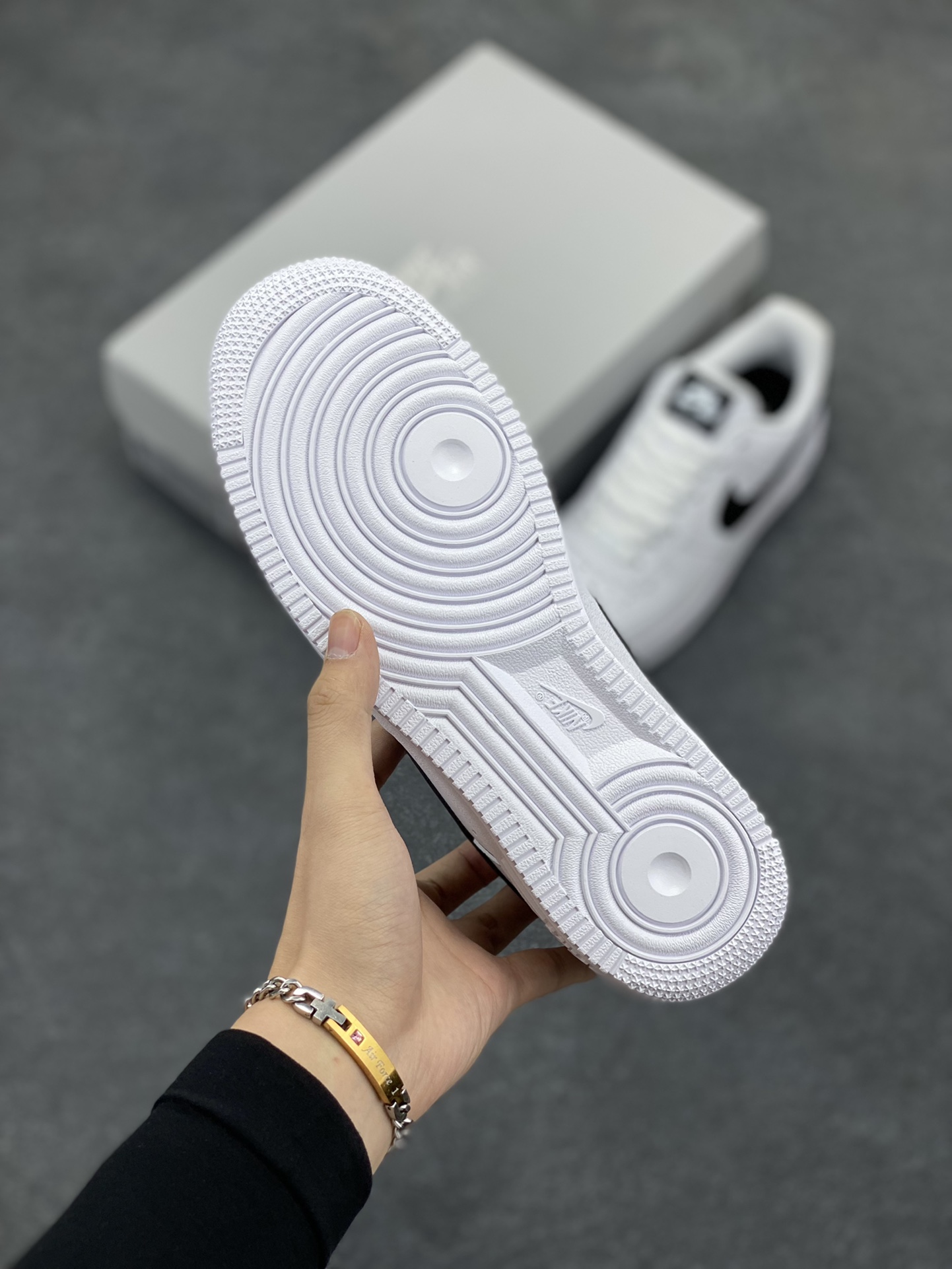 图片[5]-Nike Air Force 1 Low 新白黑 空军一号低帮运动休闲板鞋 原楦头原纸板 打造纯正空军版型#专注外贸渠道 全掌内置蜂窝气垫 #原盒配件 原厂中底钢印、拉帮完美 货号：DD8959-103 尺码：36 36.5 37.5 38 38.5 39 40 40.5 41 42 42.5 43 44 44.5 45 46-选品中心