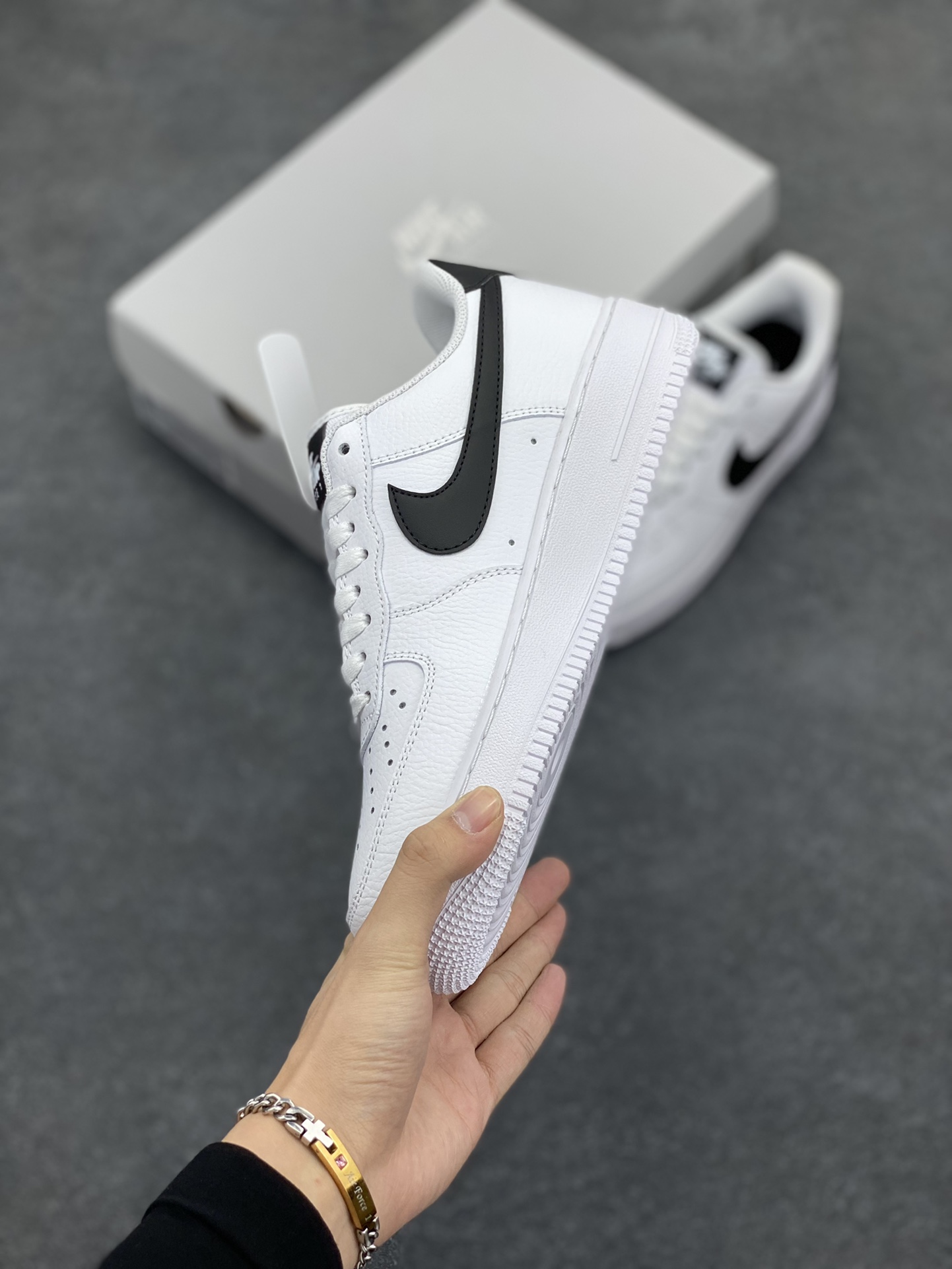 图片[3]-Nike Air Force 1 Low 新白黑 空军一号低帮运动休闲板鞋 原楦头原纸板 打造纯正空军版型#专注外贸渠道 全掌内置蜂窝气垫 #原盒配件 原厂中底钢印、拉帮完美 货号：DD8959-103 尺码：36 36.5 37.5 38 38.5 39 40 40.5 41 42 42.5 43 44 44.5 45 46-选品中心