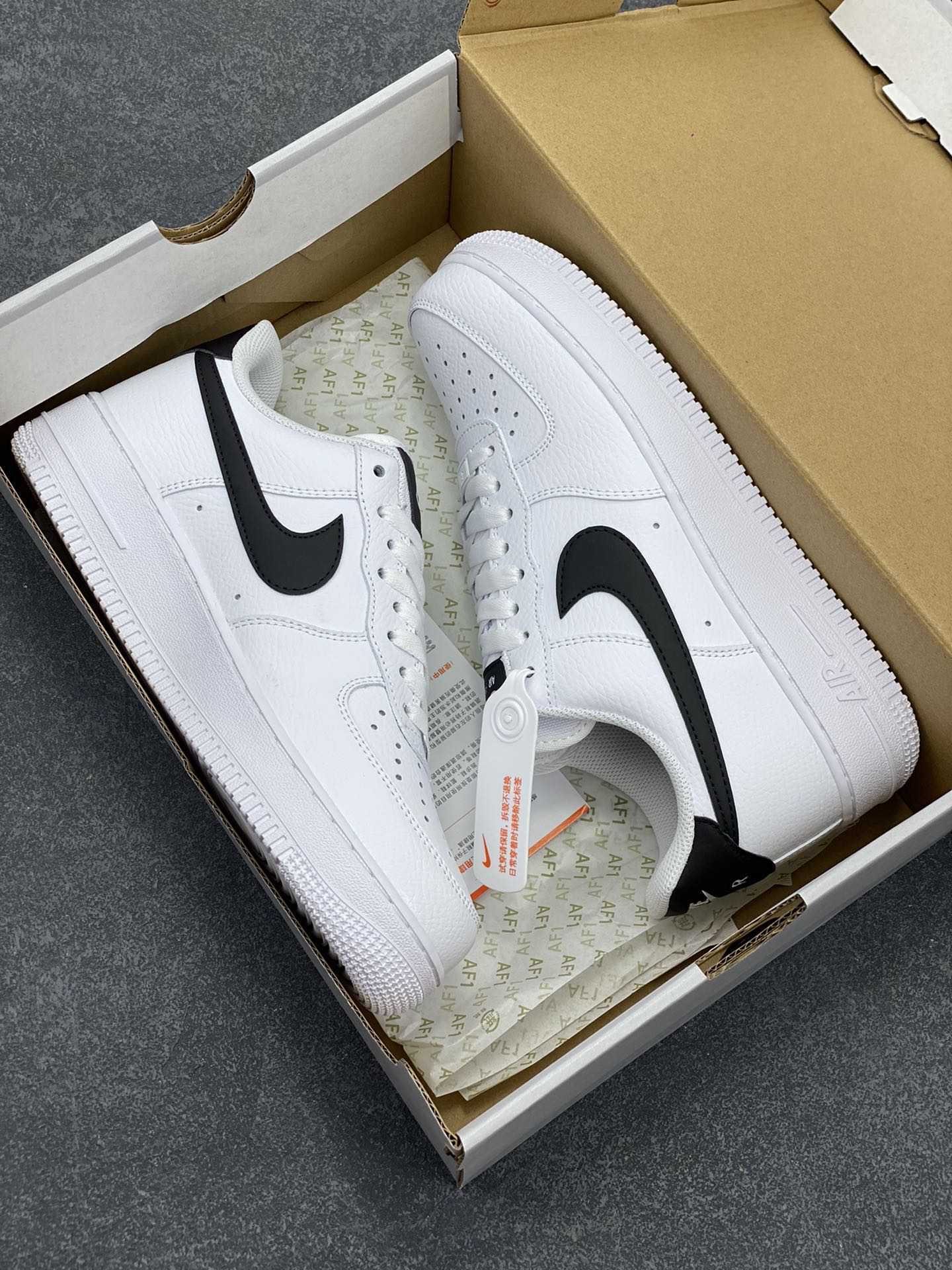 图片[9]-Nike Air Force 1 Low 新白黑 空军一号低帮运动休闲板鞋 原楦头原纸板 打造纯正空军版型#专注外贸渠道 全掌内置蜂窝气垫 #原盒配件 原厂中底钢印、拉帮完美 货号：DD8959-103 尺码：36 36.5 37.5 38 38.5 39 40 40.5 41 42 42.5 43 44 44.5 45 46-选品中心