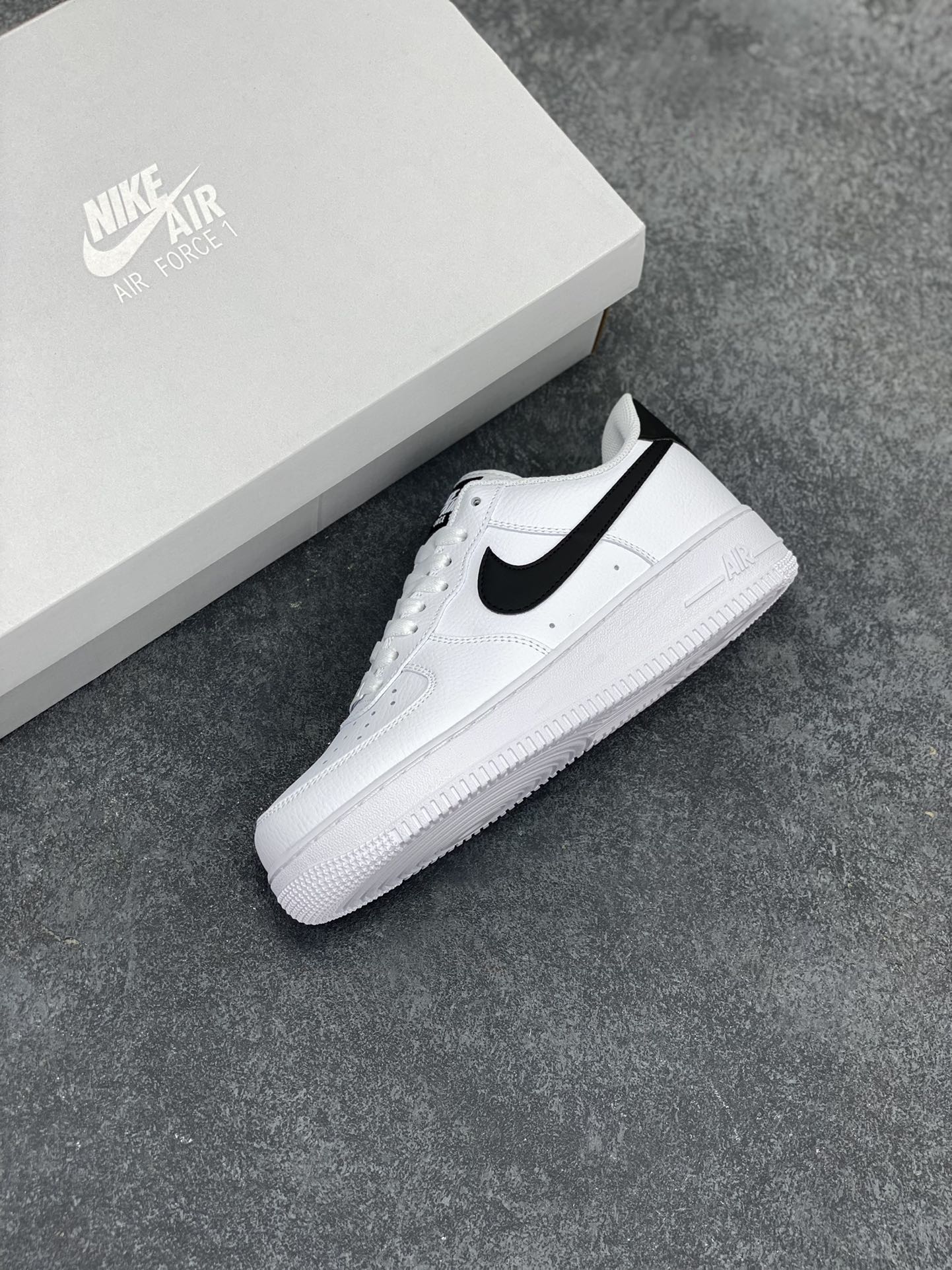 图片[7]-Nike Air Force 1 Low 新白黑 空军一号低帮运动休闲板鞋 原楦头原纸板 打造纯正空军版型#专注外贸渠道 全掌内置蜂窝气垫 #原盒配件 原厂中底钢印、拉帮完美 货号：DD8959-103 尺码：36 36.5 37.5 38 38.5 39 40 40.5 41 42 42.5 43 44 44.5 45 46-选品中心