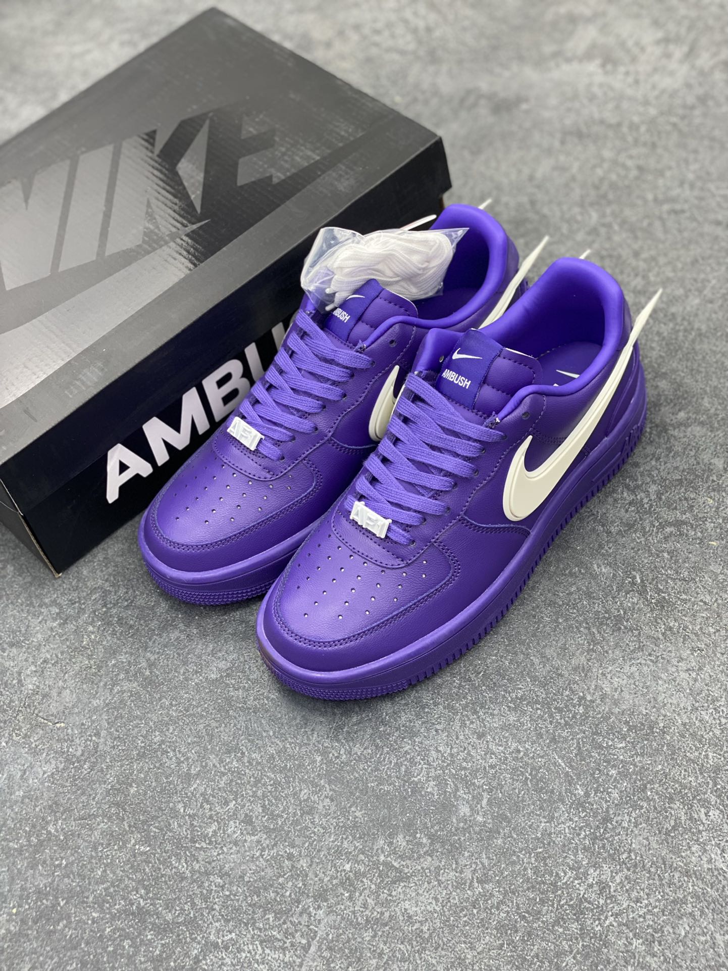 图片[8]-Ambush x Nk Air Force 1\’07 Low 联名款 空军一号低帮休闲板鞋 纯鞋面采用了优质原厂黄油皮革 标志性的 Swoosh 延伸至鞋跟之外 鞋舌和鞋垫上印有 AMBUSH 品牌标志 整体简约大气 可以适配多种造型 货号：DV3464-104 尺码：36 36.5 37.5 38 38.5 39 40 40.5 41 42 42.5 43 44 44.5 45 46-选品中心