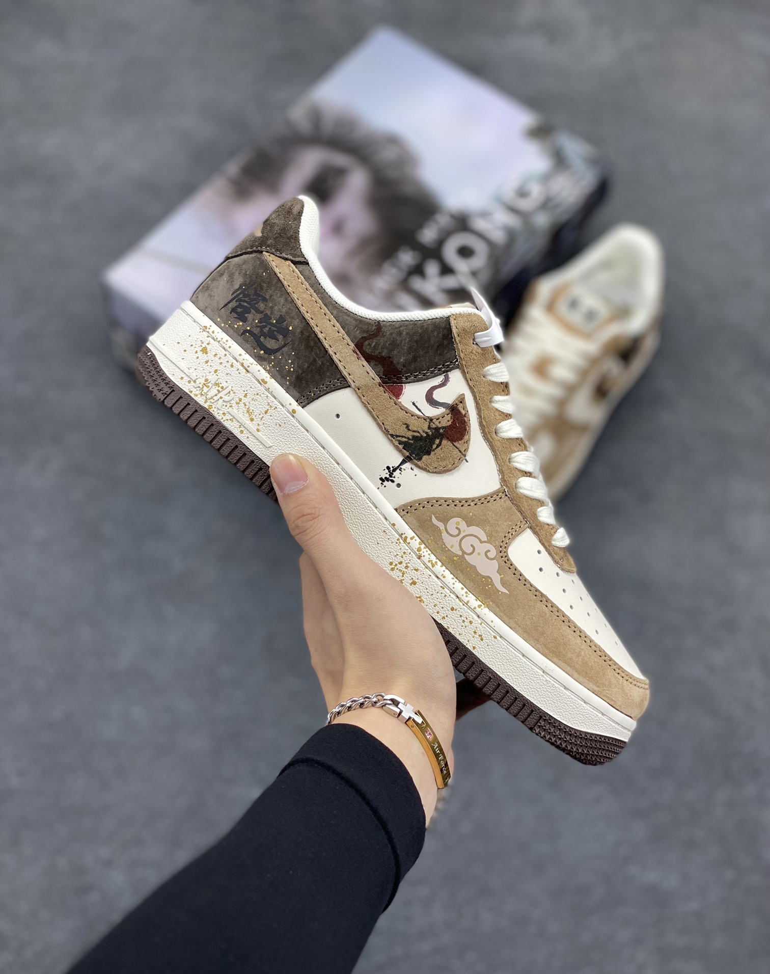 NIke Air Force 1 \’07 Low “悟空”空军一号 低帮 运动鞋 休闲鞋 折边针车 工艺难度大 原楦头原纸板 原装鞋盒 定制五金配件 内置全掌气垫 原厂鞋底 货号:DM1688-803 尺码:36 36.5 37.5 38 38.5 39 40 40.5 41 42 42.5 43 44 44.5 45-选品中心