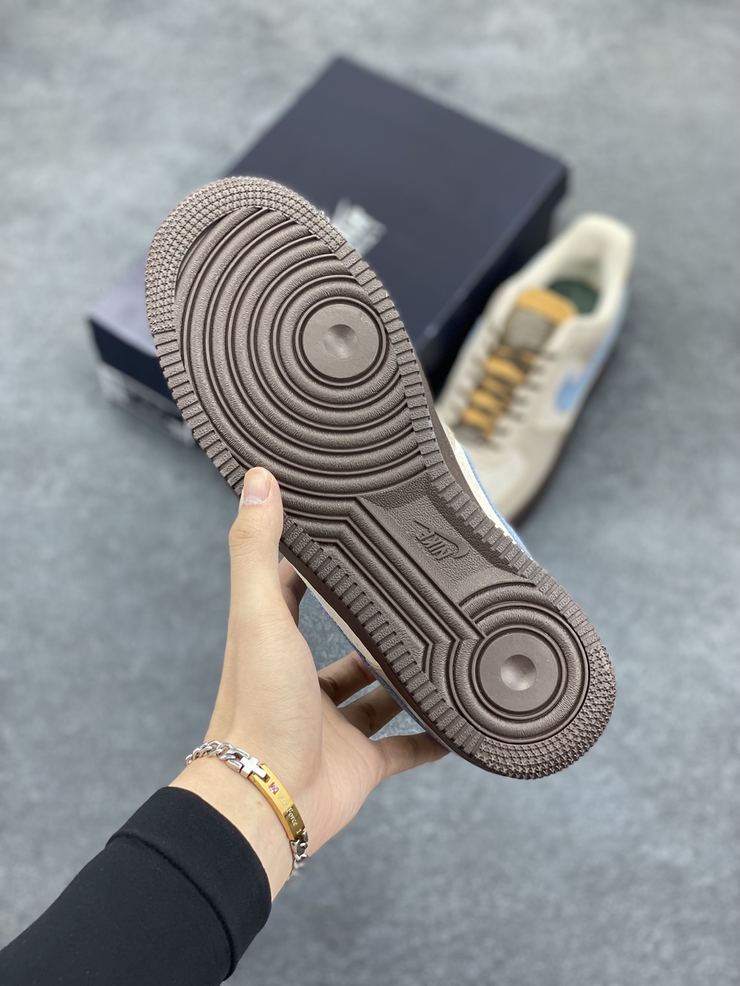 图片[5]-Nike Air Force 1 Low 蓝棕 空军一号低帮运动休闲板鞋 原楦头原纸板 打造纯正空军版型 专注外贸渠道 全掌内置蜂窝气垫 原盒配件 原厂中底钢印、拉帮完美 货号：HQ3458-142 尺码：36 36.5 37.5 38 38.5 39 40 40.5 41 42 42.5 43 44 44.5 45-选品中心