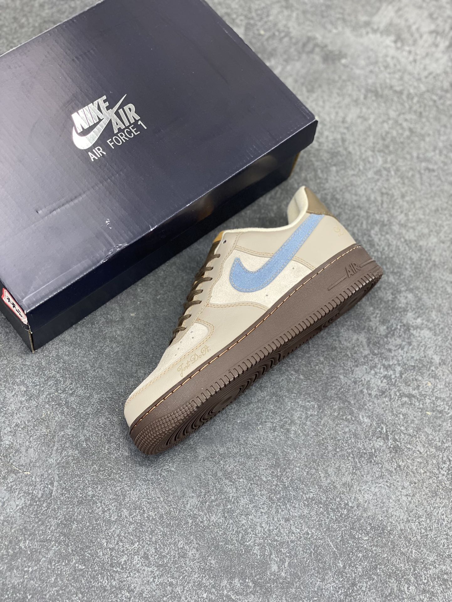 图片[7]-Nike Air Force 1 Low 蓝棕 空军一号低帮运动休闲板鞋 原楦头原纸板 打造纯正空军版型 专注外贸渠道 全掌内置蜂窝气垫 原盒配件 原厂中底钢印、拉帮完美 货号：HQ3458-142 尺码：36 36.5 37.5 38 38.5 39 40 40.5 41 42 42.5 43 44 44.5 45-选品中心