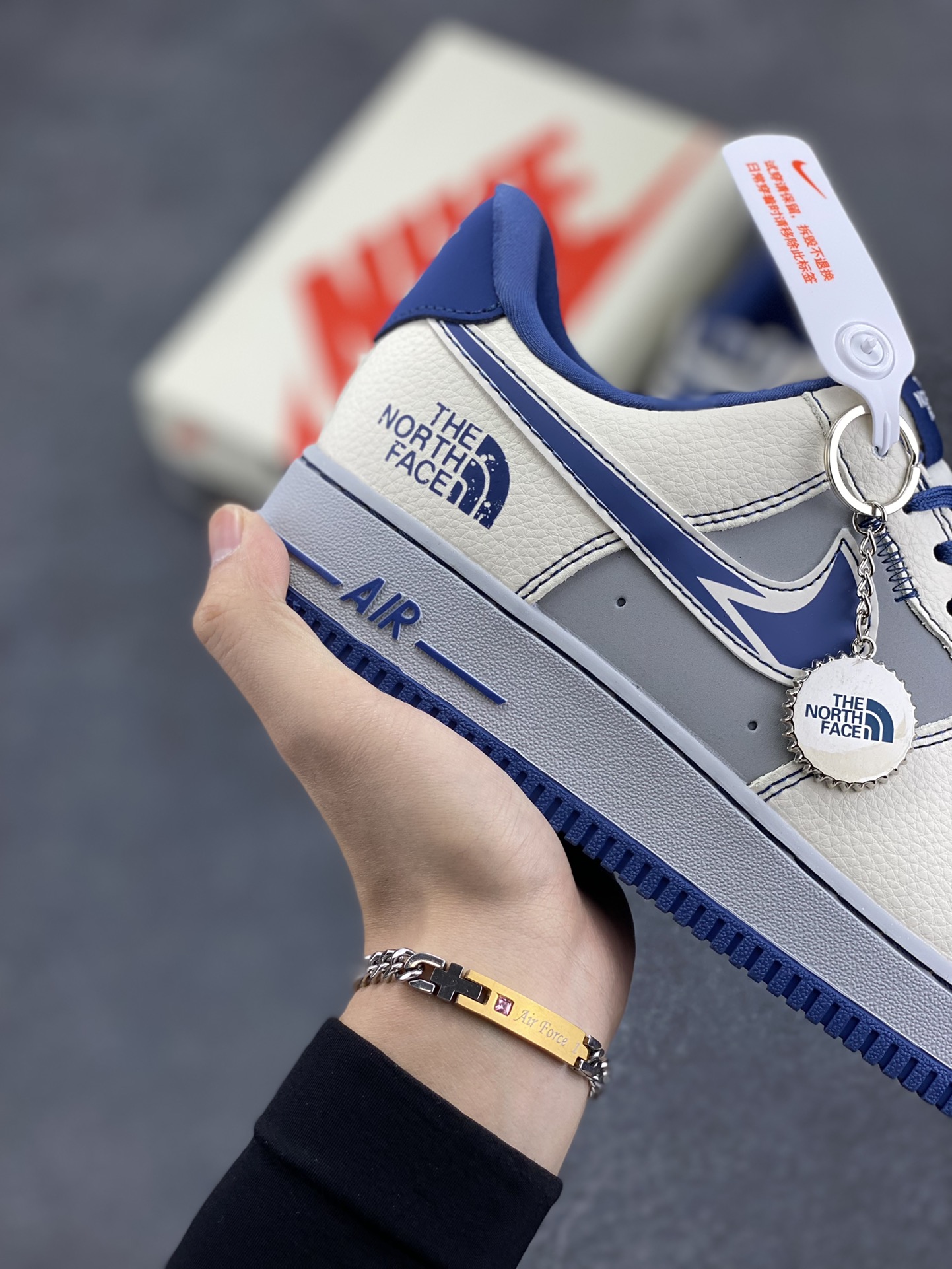 图片[6]-NIke Air Force 1 \’07 Low “北面石联名–蓝白灰”空军一号 低帮 运动鞋 休闲鞋 折边针车 工艺难度大 原楦头原纸板 原装鞋盒 定制五金配件 内置全掌气垫 原厂鞋底 货号：KK1988-016 尺码：36 36.5 37.5 38 38.5 39 40 40.5 41 42 42.5 43 44 44.5 45-选品中心