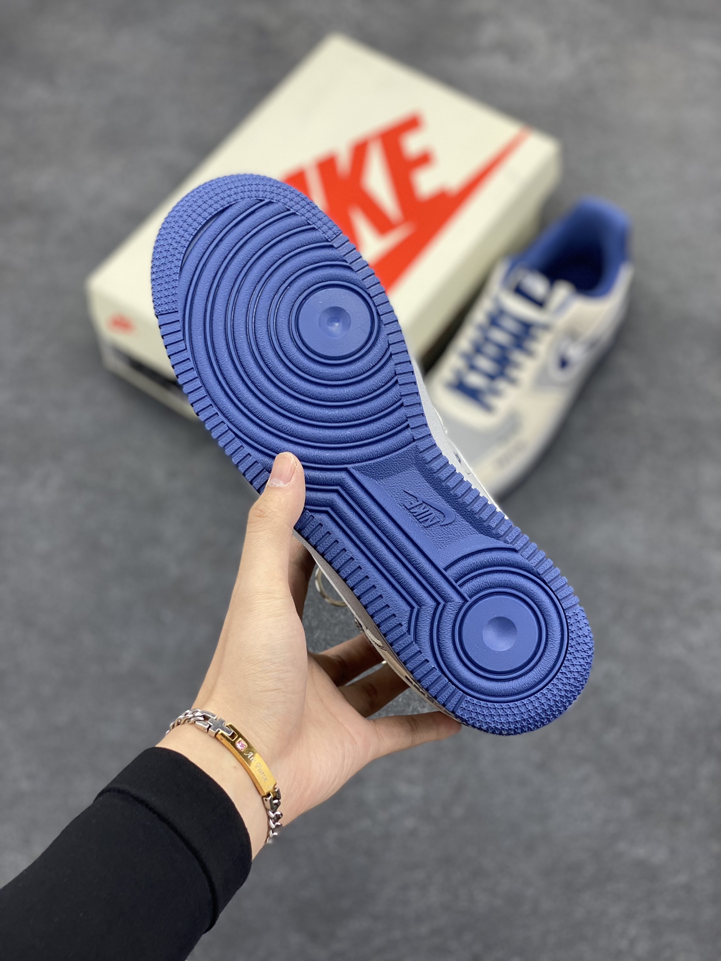 图片[5]-NIke Air Force 1 \’07 Low “北面石联名–蓝白灰”空军一号 低帮 运动鞋 休闲鞋 折边针车 工艺难度大 原楦头原纸板 原装鞋盒 定制五金配件 内置全掌气垫 原厂鞋底 货号：KK1988-016 尺码：36 36.5 37.5 38 38.5 39 40 40.5 41 42 42.5 43 44 44.5 45-选品中心