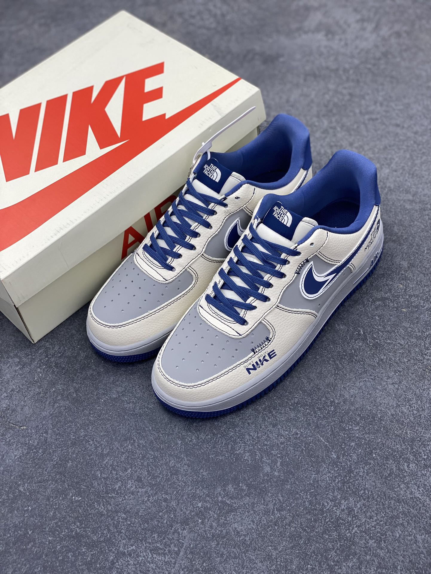 图片[8]-NIke Air Force 1 \’07 Low “北面石联名–蓝白灰”空军一号 低帮 运动鞋 休闲鞋 折边针车 工艺难度大 原楦头原纸板 原装鞋盒 定制五金配件 内置全掌气垫 原厂鞋底 货号：KK1988-016 尺码：36 36.5 37.5 38 38.5 39 40 40.5 41 42 42.5 43 44 44.5 45-选品中心