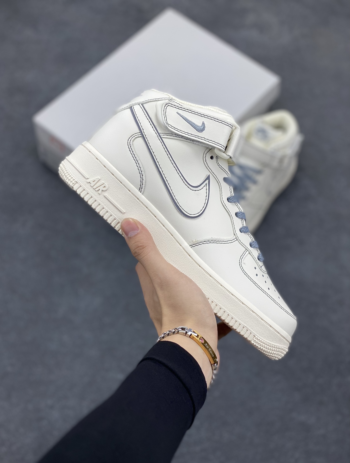 Nike Air Force 1 MID \’07 “兔八哥”米灰 满天星 中帮空军一号休闲板鞋 定制皮料 3M反光 原楦原纸板 纯正版型 清洁度完美 内置全掌气垫 货号:BY6899-691 尺码:36 36.5 37.5 38 38.5 39 40 40.5 41 42 42.5 43 44 44.5 45-选品中心