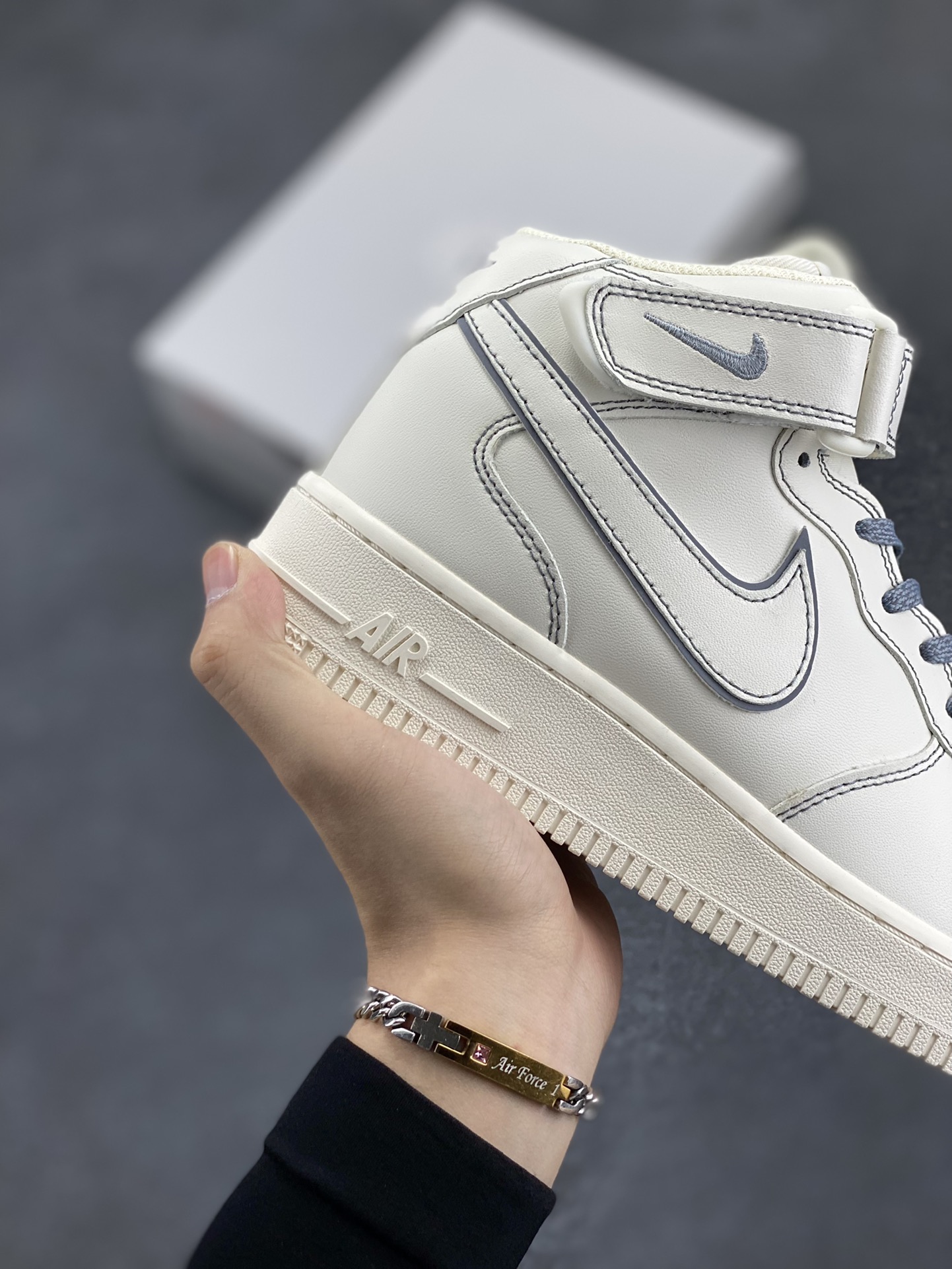 图片[6]-Nike Air Force 1 MID \’07 “兔八哥”米灰 满天星 中帮空军一号休闲板鞋 定制皮料 3M反光 原楦原纸板 纯正版型 清洁度完美 内置全掌气垫 货号：BY6899-691 尺码：36 36.5 37.5 38 38.5 39 40 40.5 41 42 42.5 43 44 44.5 45-选品中心