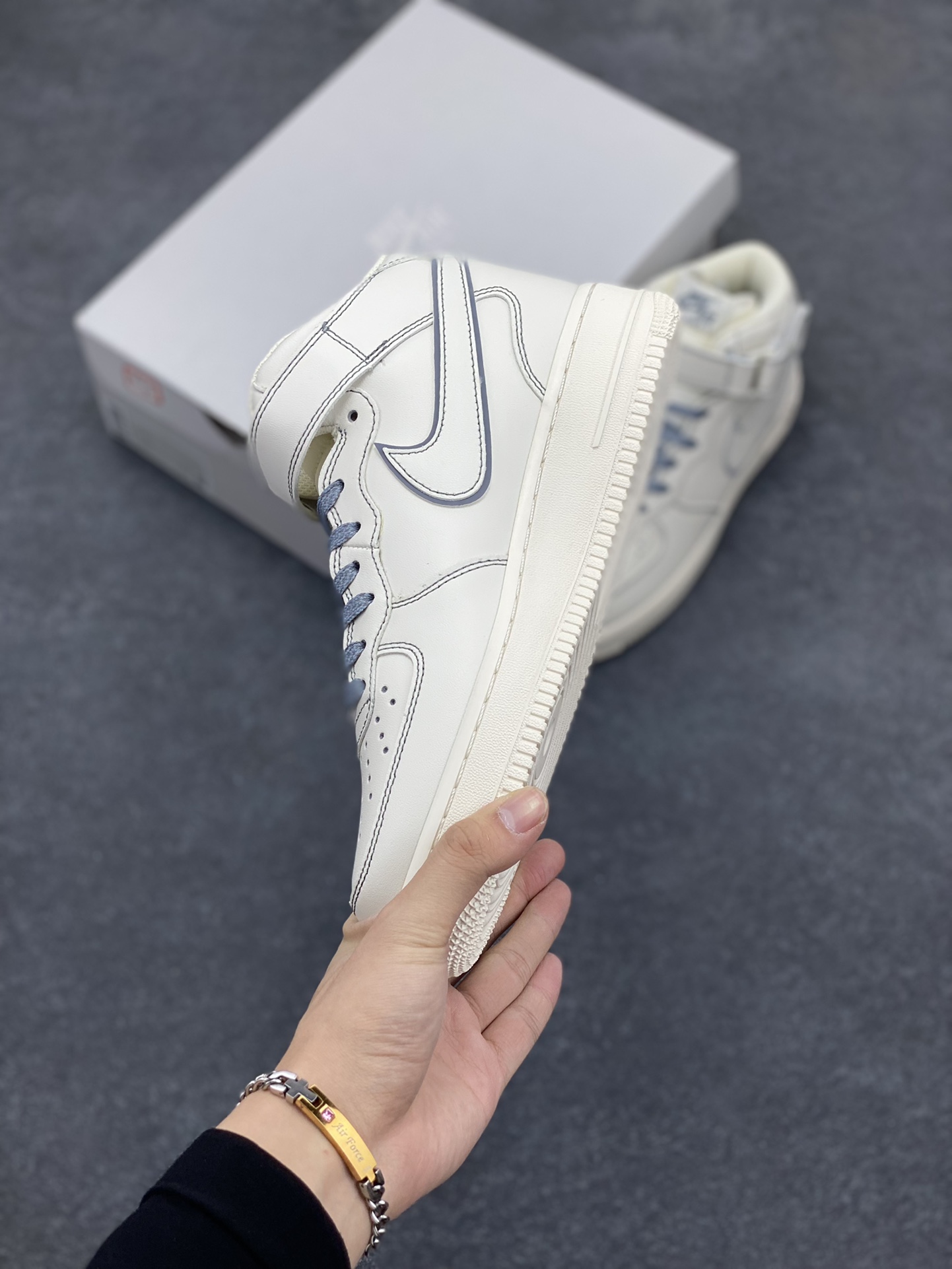 图片[3]-Nike Air Force 1 MID \’07 “兔八哥”米灰 满天星 中帮空军一号休闲板鞋 定制皮料 3M反光 原楦原纸板 纯正版型 清洁度完美 内置全掌气垫 货号：BY6899-691 尺码：36 36.5 37.5 38 38.5 39 40 40.5 41 42 42.5 43 44 44.5 45-选品中心
