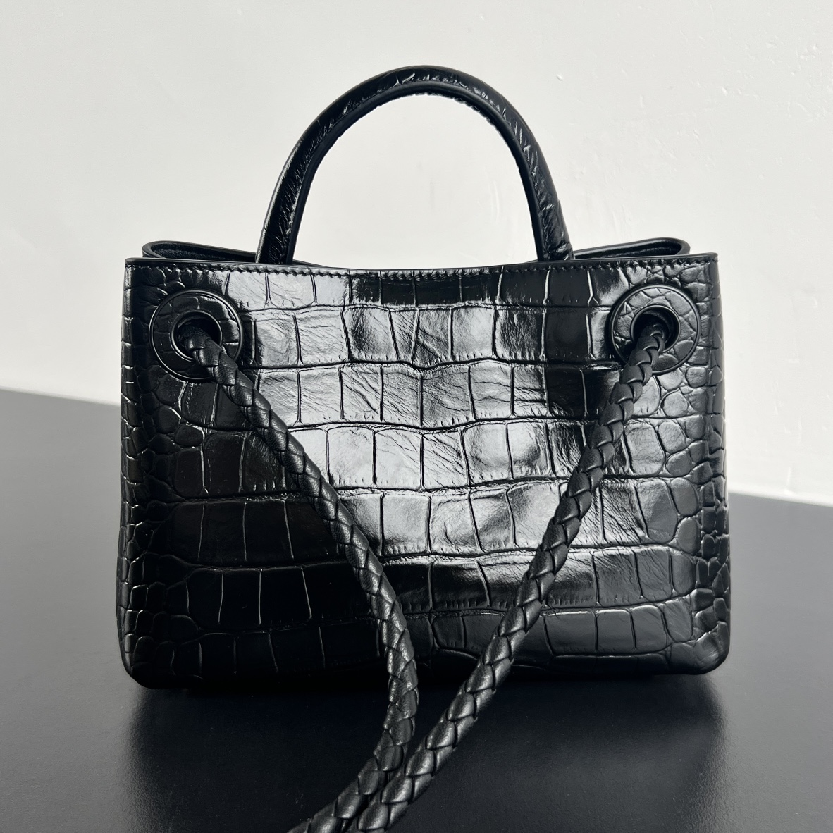 Сумка Bottega Veneta Andiamo Mini