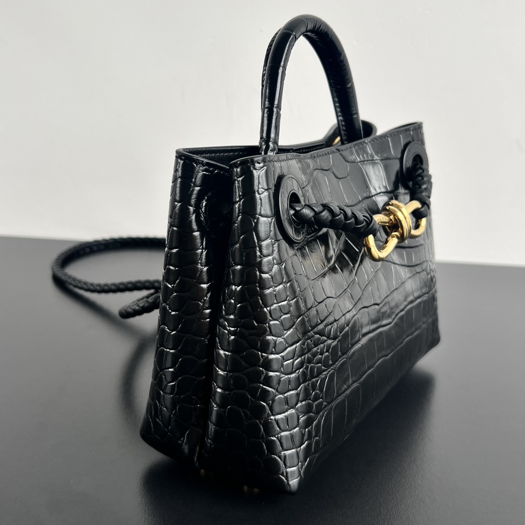 Сумка Bottega Veneta Andiamo Mini