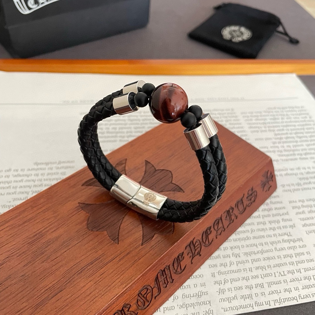 NO:107799,New [Counter Quality] Chrome Hearts Croxin Tiger Eyelid Rope Bracelet The different pattern design styles of concave and convex shapes are unique. Cross Scout flowers are Croxin's logo, so they last longer. The authentic version of Chrome Hearts Croxin necklace is the ordinary light version of the market. The quality is benchmarked against the quality of the printed details. The degree of retro old gray oxygen. Seiko version!  , jewelry boutique, chrome hearts, chrome hearts, necklace, bracelet19860909新款【专柜品质】Chrome Hearts克罗心 虎眼皮绳手镯 凹凸造型不同的花纹设计风格呈现出与众不同 十字架童军花是克罗心的标志 所以更经久不衰 正品打版Chrome Hearts克罗心项链区别市场普通轻版 对版对标品质 看字印细节 复古做旧灰氧程度.精工版本！,饰品精品,chrome hearts,chrome hearts,necklace,bracelet,Jewelry