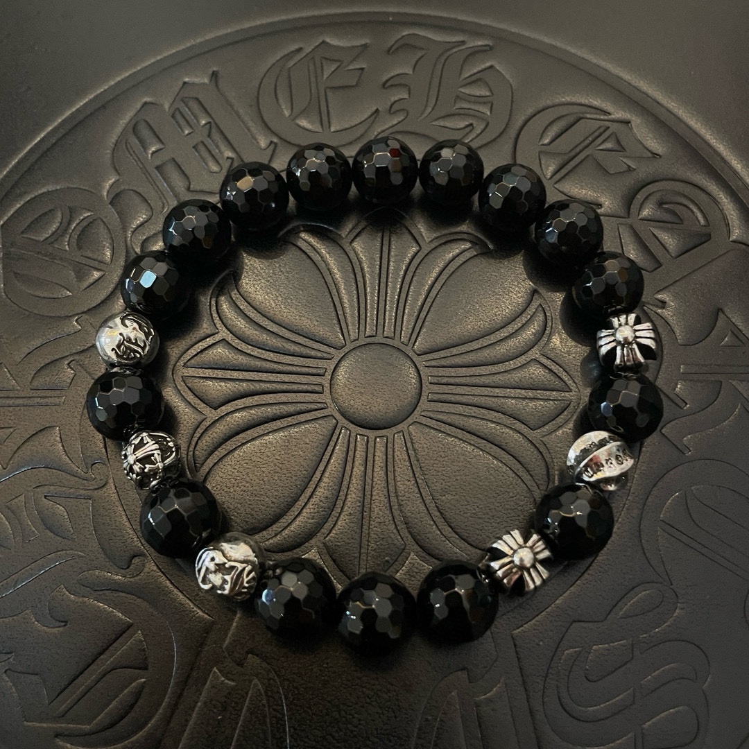 NO:107817,New [Counter Quality] Chrome Hearts Croxin Classic retro multi-element cut-faced obsidian bracelet bracelet with different concave and convex shapes present a unique style. Cross Scout flower is Croxin's logo, so it lasts for a long time. Genuine version of Chrome Hearts Croxin, differentiates the market's ordinary light version, benchmarks the quality of the version, looks at the details of the letter printing, retro old gray oxygen level. Seiko version!  , jewelry boutique, chrome hearts, chrome hearts, bracelet19860909新款【专柜品质】Chrome Hearts克罗心 经典复古多元素切面黑曜石手串手链 凹凸造型不同的花纹设计风格呈现出与众不同 十字架童军花是克罗心的标志 所以更经久不衰 正品打版Chrome Hearts克罗心 区别市场普通轻版 对版对标品质 看字印细节 复古做旧灰氧程度.精工版本！,饰品精品,chrome hearts,chrome hearts,bracelet,Jewelry