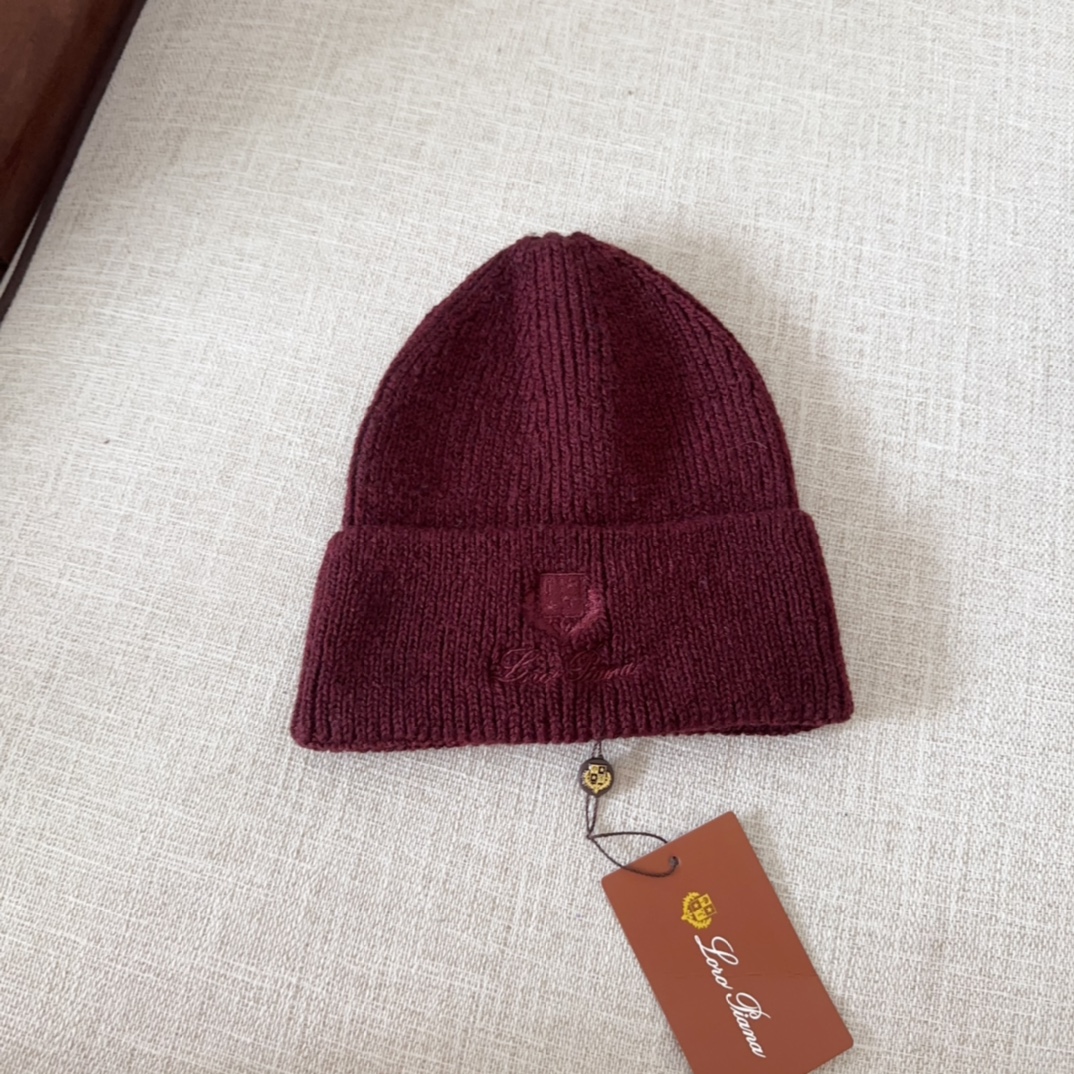 NO:215644,LP autumn and winter knitted wool hat This is definitely a favorite of minimalism. It is clean, neat, fashionable and versatile, and definitely not picky about face shape!  A fashionable and classic ten thousand-year-old model!  Fashionable black and white can be entered together!  Hat fisherman hat baseball hat knit hat, hat, loro piana, espadrilles, hats19860909LP 秋冬款针织毛线帽 这款必定是极简主义的最爱 干净,利索,时尚百搭,绝对不挑脸型！ 属于时尚经典的万年款！时尚黑白可以一起入！帽子渔夫帽棒球帽针织帽,帽子,loro piana,espadrilles,hats,hat