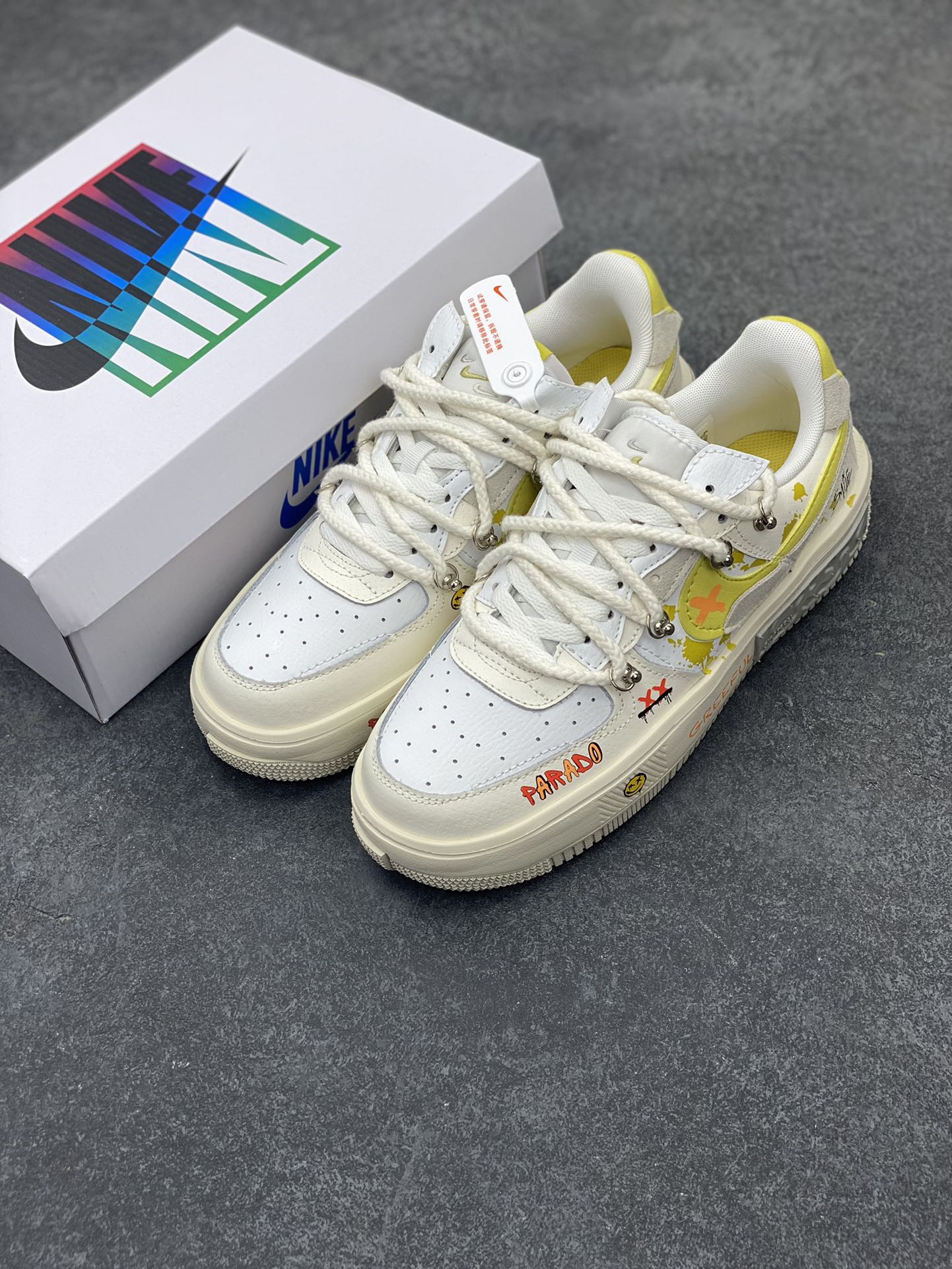 图片[8]-“涂鸦表情包”✨定制空军一号解构绑带板鞋  该定制版球鞋选用原鞋款为Nk Air Force 1 Fontanka 丰塔卡系列 设计灵感来源于墙绘涂鸦，全鞋以米灰黄为主色调，通过纯手绘在鞋面上实现了类似刷漆的涂鸦效果，搭配解构风双鞋带，潮流属性爆表! 货号：DV6984-001 尺码：35.5 36 36.5 37.5 38 38.5 39 40 40.5 41 42 42.5 43 44 44.5 45-选品中心