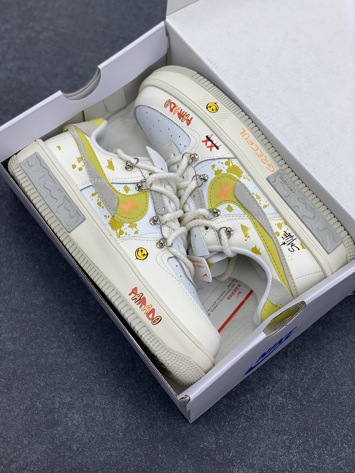 图片[9]-“涂鸦表情包”✨定制空军一号解构绑带板鞋  该定制版球鞋选用原鞋款为Nk Air Force 1 Fontanka 丰塔卡系列 设计灵感来源于墙绘涂鸦，全鞋以米灰黄为主色调，通过纯手绘在鞋面上实现了类似刷漆的涂鸦效果，搭配解构风双鞋带，潮流属性爆表! 货号：DV6984-001 尺码：35.5 36 36.5 37.5 38 38.5 39 40 40.5 41 42 42.5 43 44 44.5 45-选品中心