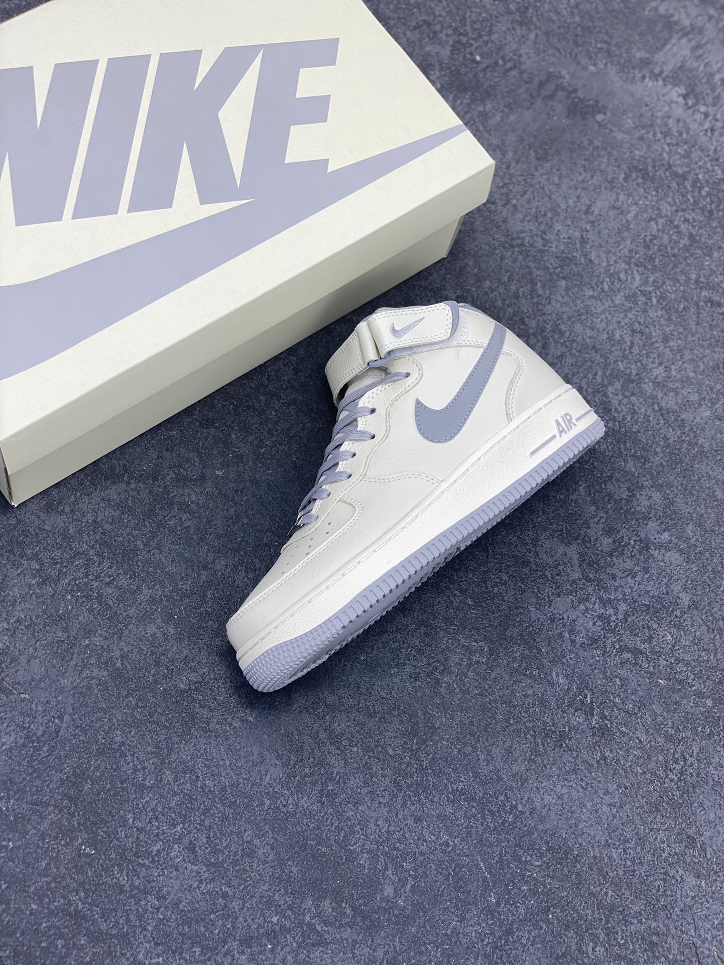 图片[7]-小红书爆款  Nike Air Force 1 MID “米深灰”配色高帮空军一号休闲板鞋 定制皮料 原楦原纸板 纯正空军版型 高清洁度 内置全掌气垫  货号：PA0920-608 尺码：36 36.5 37.5 38 38.5 39 40 40.5 41 42 42.5 43 44 44.5 45-选品中心