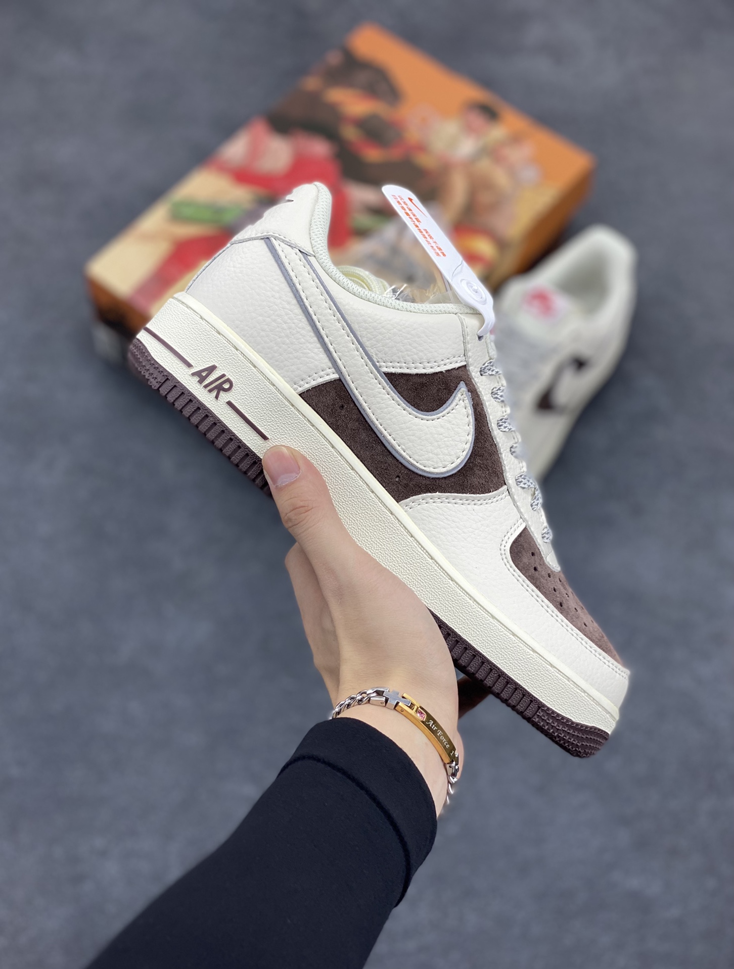 AKIRA×Nike Air Force 1 Low ’07 奶咖麂皮 配色 头成麂皮 满天星配色 空军一号低帮休闲板鞋 原厂麂皮 原楦原纸板 纯正版型 正品NFC感应芯片 高清洁度 内置全掌气垫 货号:DU0820-216 尺码:36 36.5 37.5 38 38.5 39 40 40.5 41 42 42.5 43 44 44.5 45-选品中心