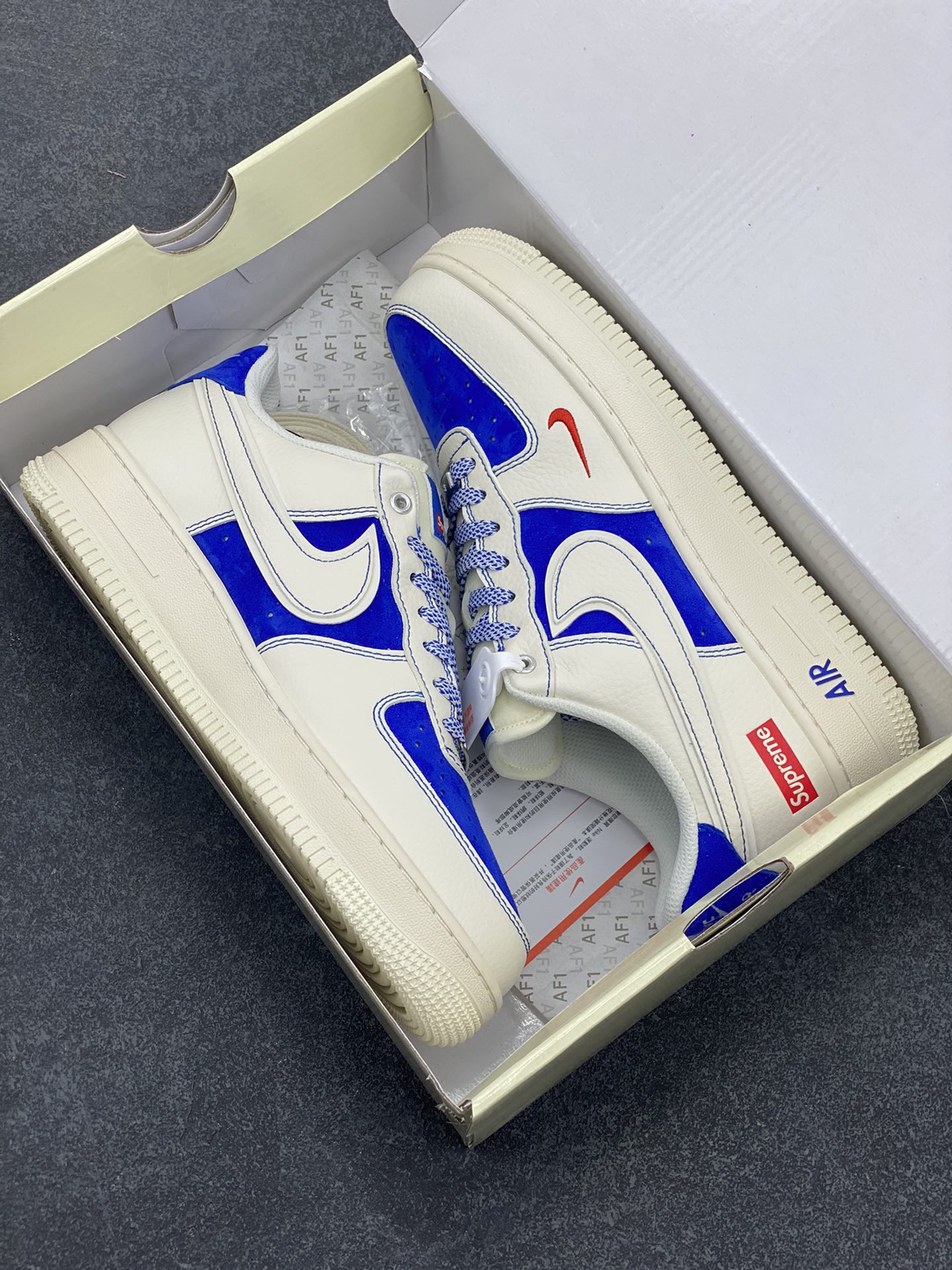 图片[9]-NIke Air Force 1 \’07 Low “Supreme联名——米白群青”空军一号 低帮 运动鞋 休闲鞋 折边针车 工艺难度大 原楦头原纸板 原装鞋盒 定制五金配件 内置全掌气垫 原厂鞋底 货号：SJ6698-004 尺码：36 36.5 37.5 38 38.5 39 40 40.5 41 42 42.5 43 44 44.5 45-选品中心