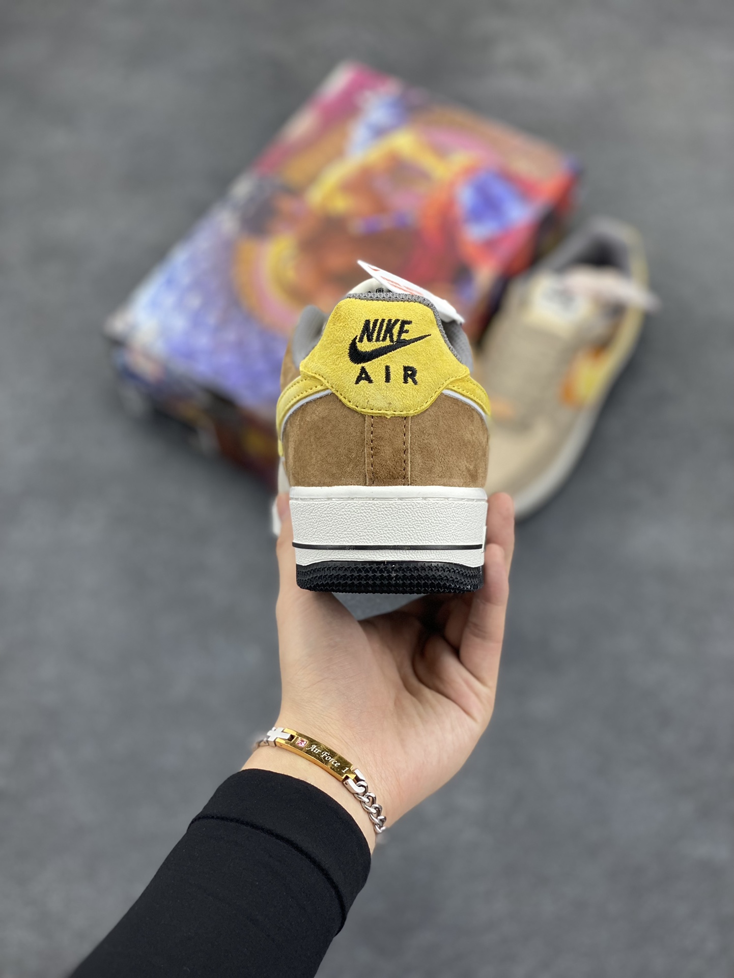 图片[4]-Nike Air Force 1 Low ’07 米黄棕 麂皮空军一号低帮休闲板鞋 原厂麂皮 原楦原纸板 纯正版型 正品NFC感应芯片 高清洁度 内置全掌气垫 货号：LF8989-555 尺码：36 36.5 37.5 38 38.5 39 40 40.5 41 42 42.5 43 44 44.5 45-选品中心