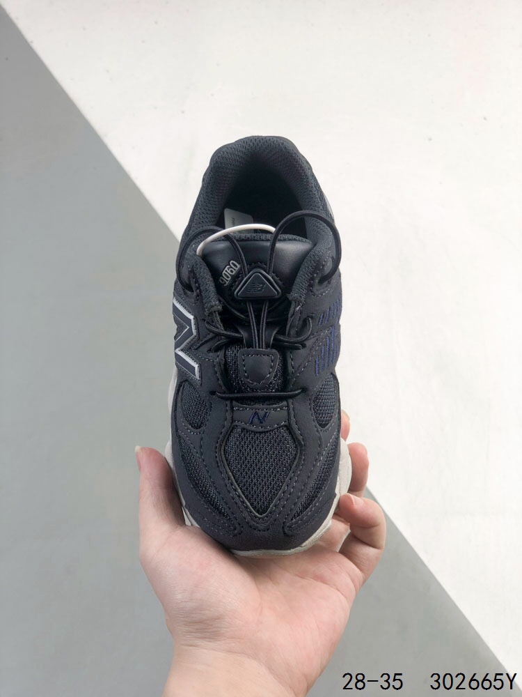 图片[7]-New Balance/新百伦 公司级 9060系列 童鞋版本上线,潮爹潮妈追寻的单品!!采用反绒面革及透气斜纹帆布料拼接鞋面材质，中底嵌入ABZORB缓震科技材料及后跟嵌入TPU装饰条稳固❗️ 复古爱好者看过来,全新配色!全新NB新百伦New Balance 9060\”Driftwood Castlerock\”系列复古百搭老爹风小象蹄休闲运动跑步鞋“浮木棕深灰 P类型：童鞋 版本：公司级 尺码：28 29 30 31 32 33 34 35-选品中心