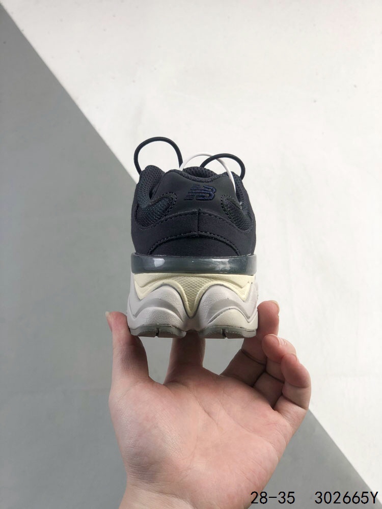 图片[9]-New Balance/新百伦 公司级 9060系列 童鞋版本上线,潮爹潮妈追寻的单品!!采用反绒面革及透气斜纹帆布料拼接鞋面材质，中底嵌入ABZORB缓震科技材料及后跟嵌入TPU装饰条稳固❗️ 复古爱好者看过来,全新配色!全新NB新百伦New Balance 9060\”Driftwood Castlerock\”系列复古百搭老爹风小象蹄休闲运动跑步鞋“浮木棕深灰 P类型：童鞋 版本：公司级 尺码：28 29 30 31 32 33 34 35-选品中心