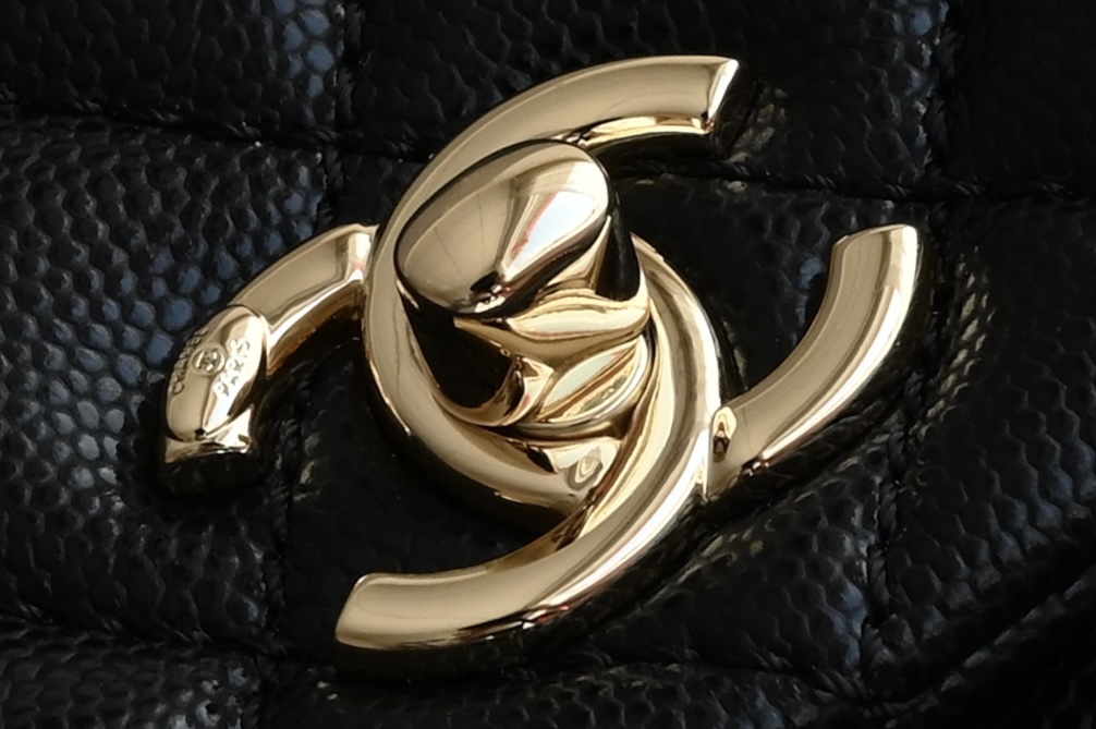 白金版▪️正品级 包装如图全新升级版 𝗖𝗵𝗮𝗻𝗲𝟭 𝗖𝗼𝗰𝗼𝗛𝗮𝗻𝗱𝗹𝗲小号 黑/红蜥蜴皮手腕 浅金，无