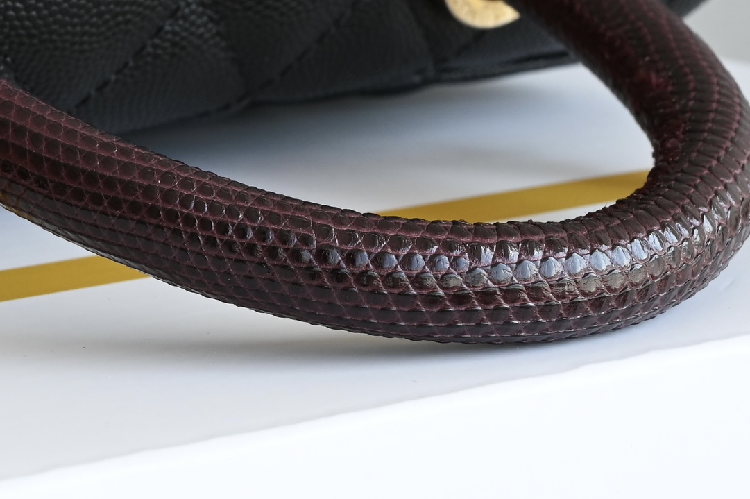 白金版▪️正品级 包装如图全新升级版 𝗖𝗵𝗮𝗻𝗲𝟭 𝗖𝗼𝗰𝗼𝗛𝗮𝗻𝗱𝗹𝗲小号 黑/红蜥蜴皮手腕 浅金，车