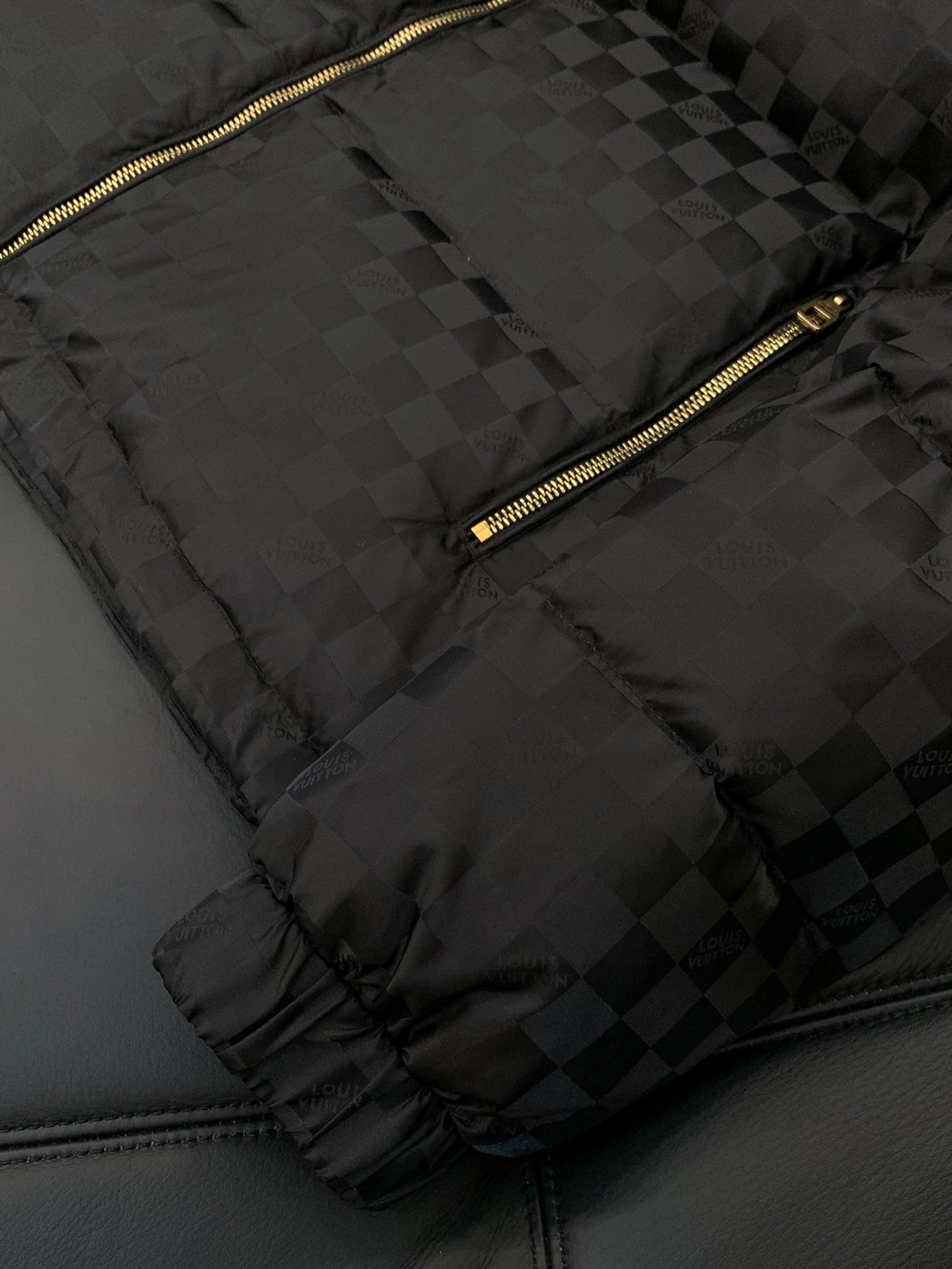 ， LouisVuitton 路易威登，冬季最新款，专柜同步有售，原单狠货，时尚休闲连帽羽绒服外套，上身