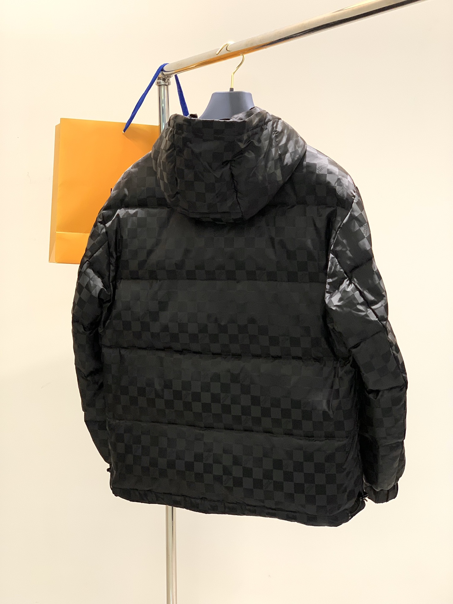 ， LouisVuitton 路易威登，冬季最新款，专柜同步有售，原单狠货，时尚休闲连帽羽绒服外套，上身